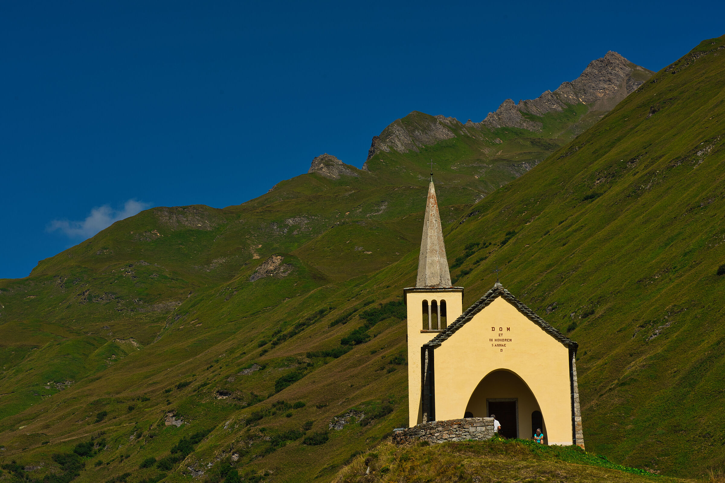 chiesetta sulle Alpi....