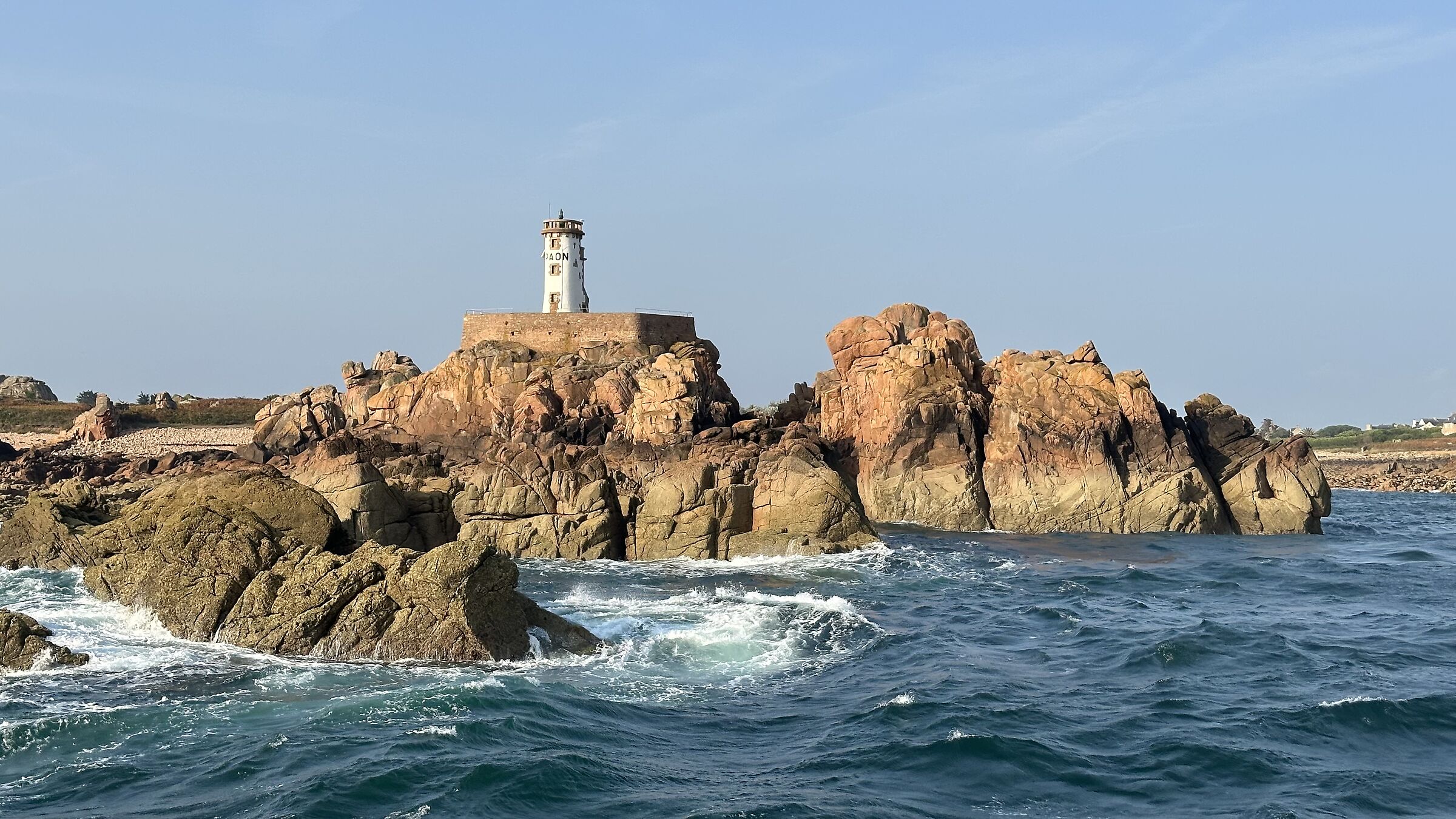 phare du Paon situé sur l'île de Bréhat