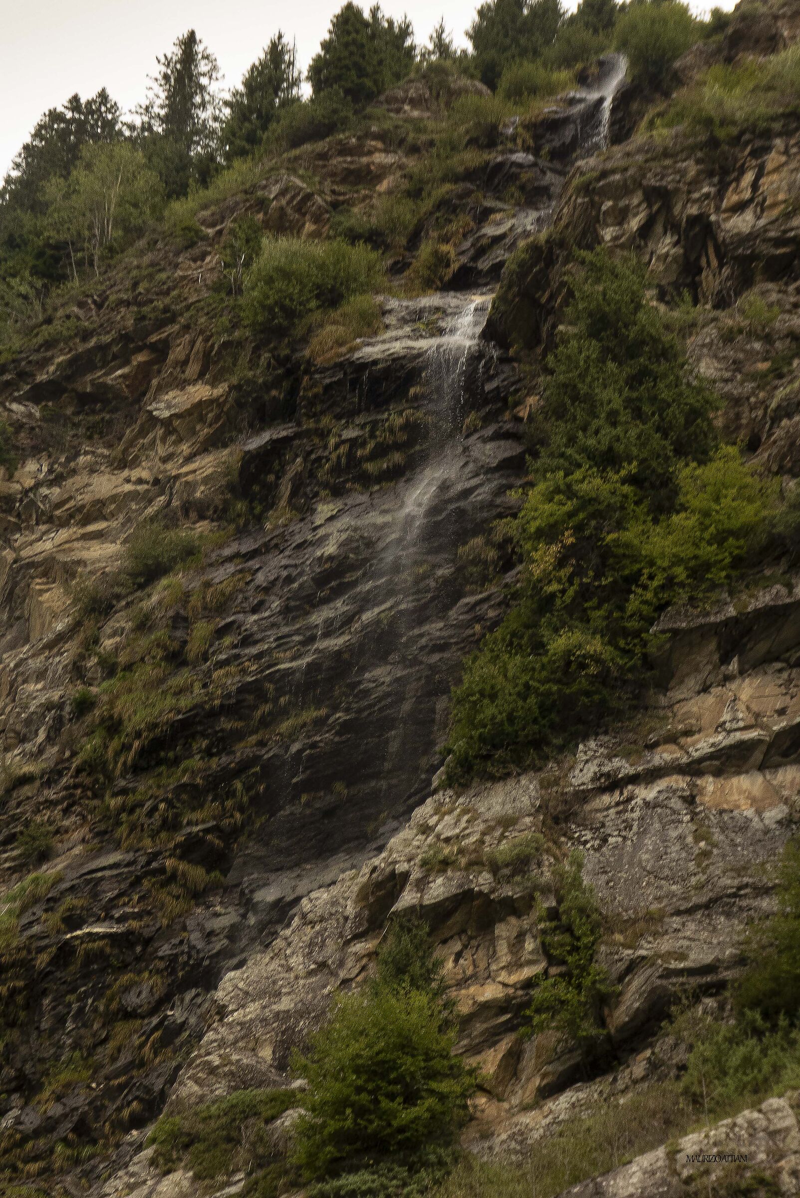 Waterfall towards the mines in Masseria