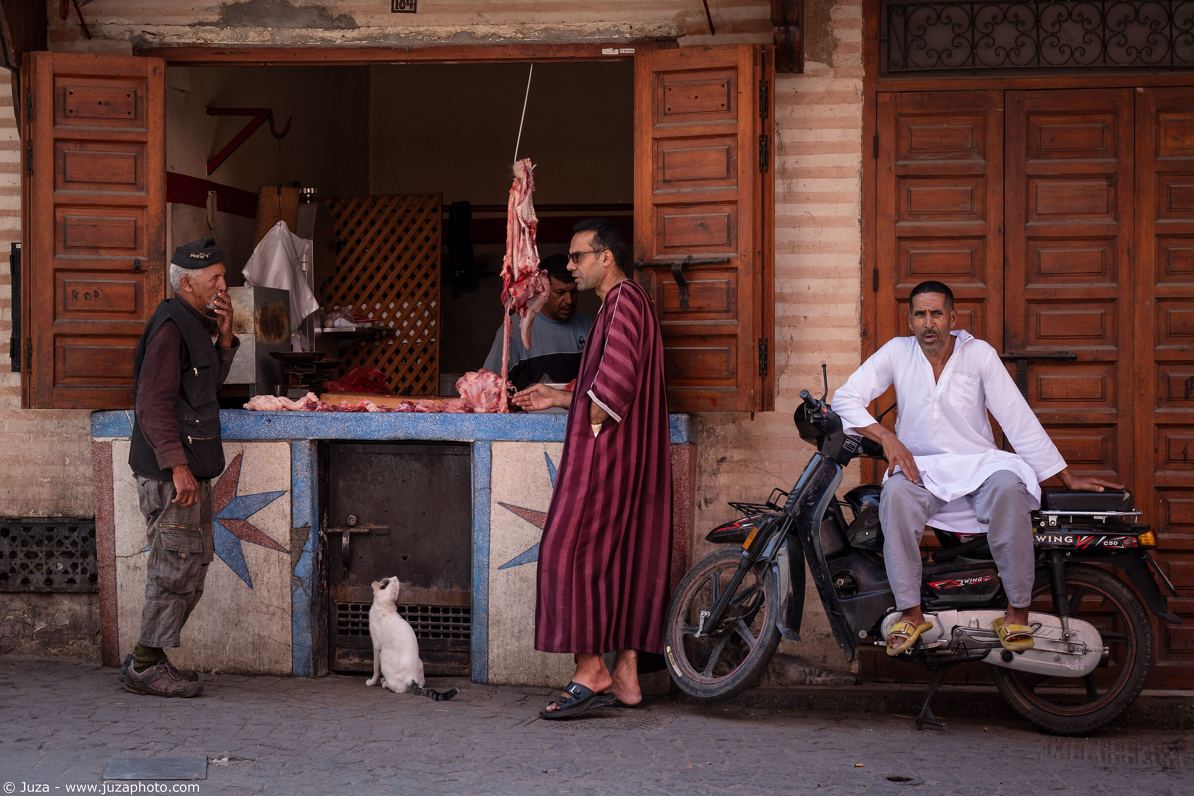 Chiacchierando al mercato, Marrakech
