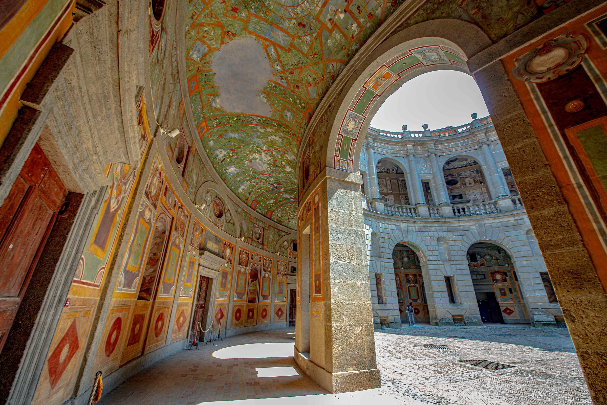 portico al piano terra del palazzo farnese
