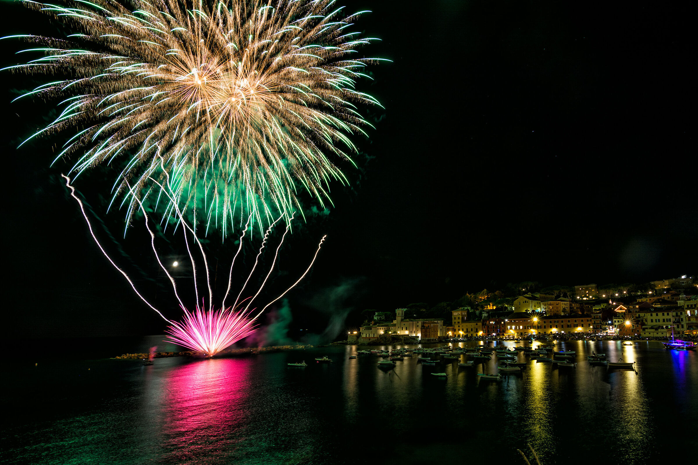 Lights and colors in the bay