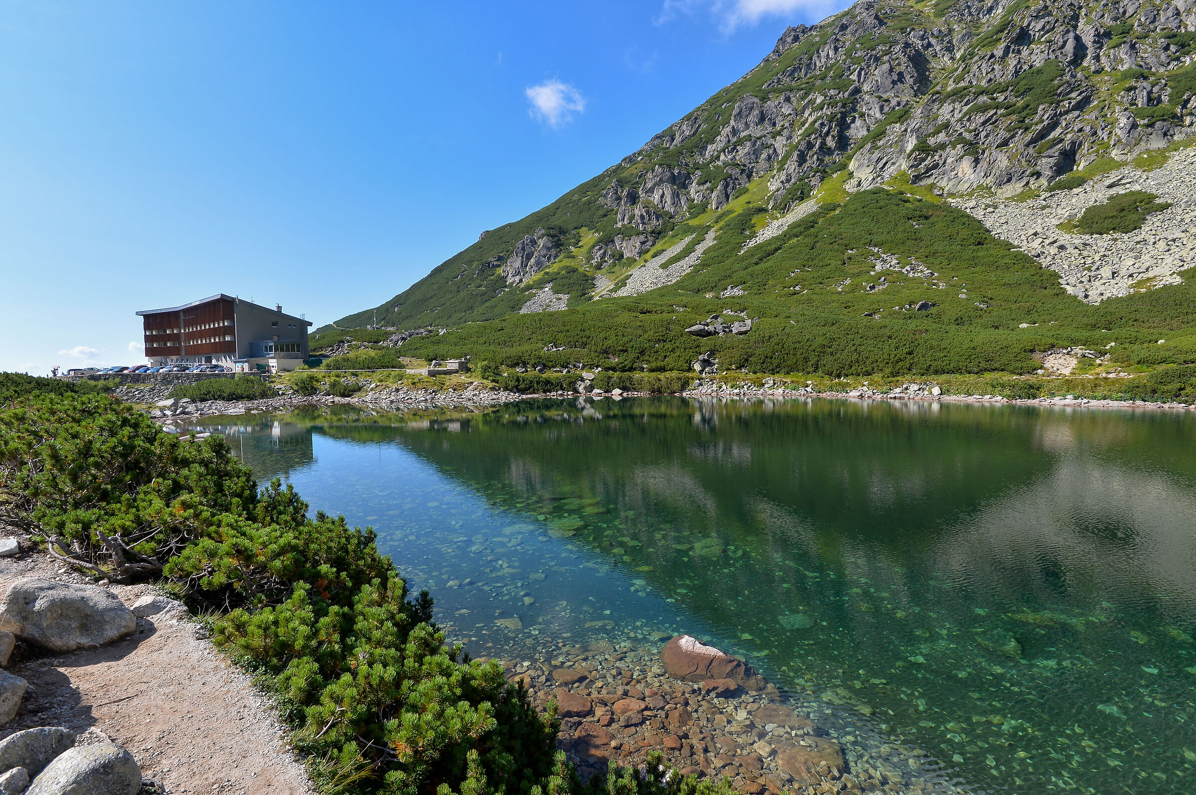 Sliezky dom. Velicke pleso. Vysoke Tatry. Slovensko