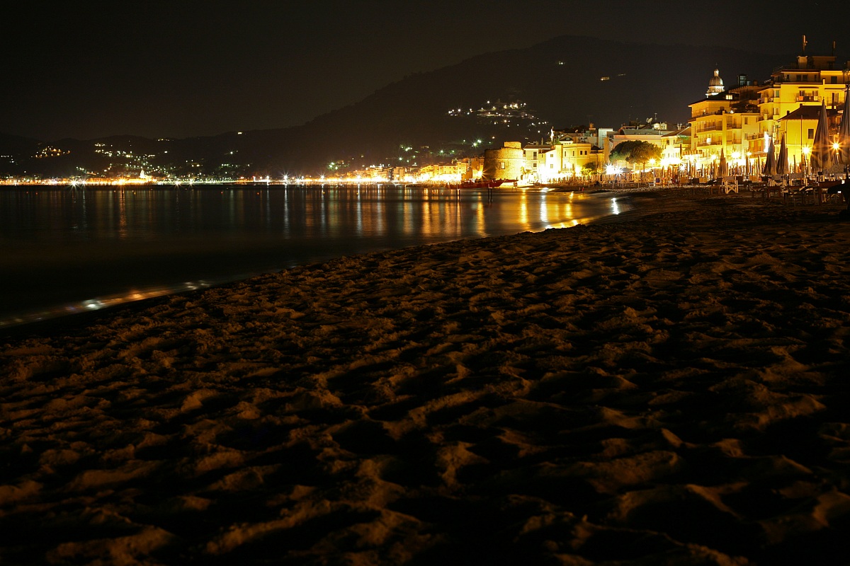 Spiaggia di notte verso il Torione, Alassio(SV)