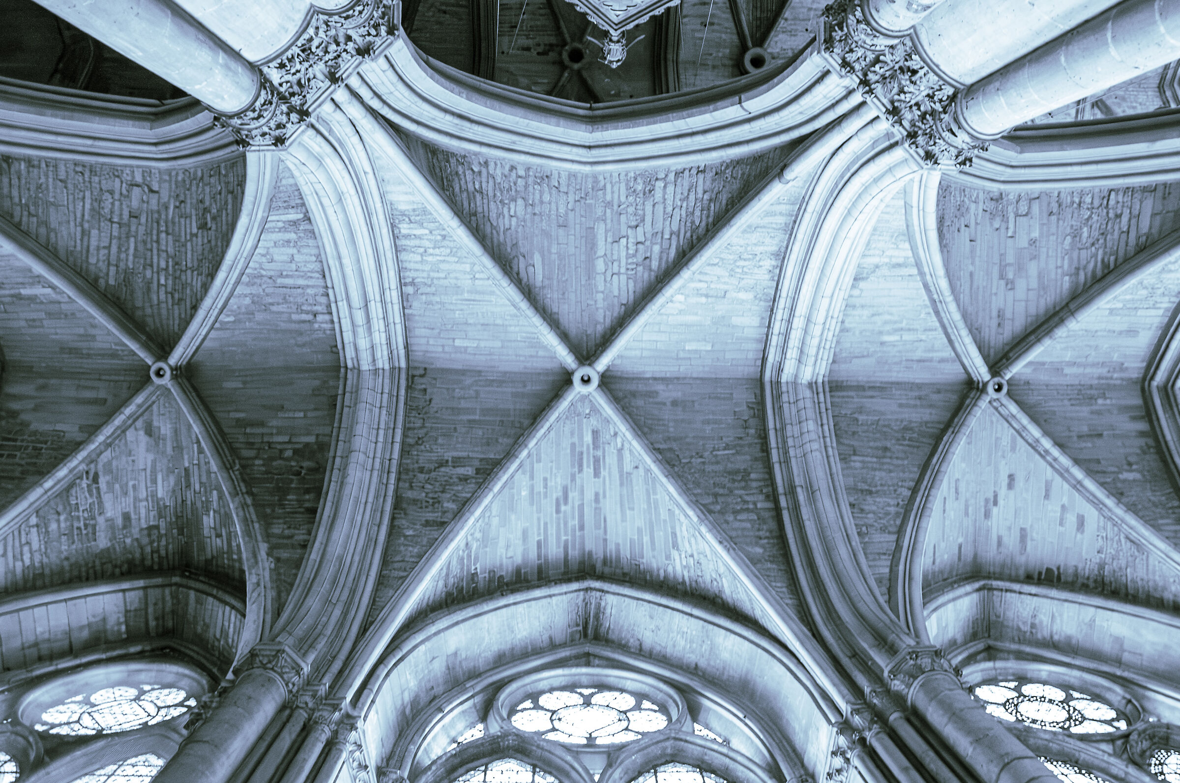 Gothic kaleidoscope, but in bn