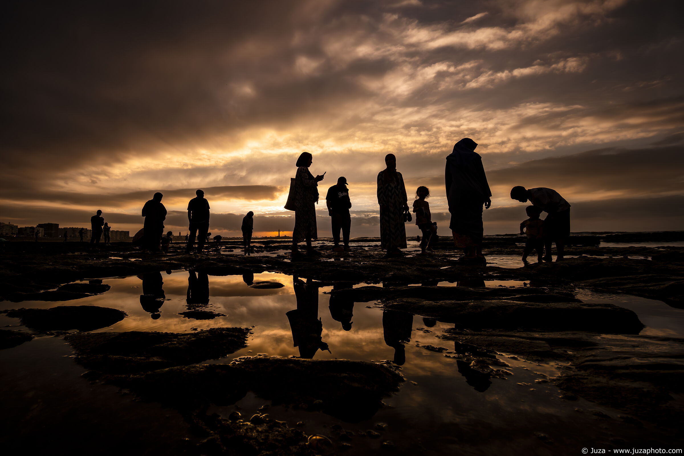 Golden Splendor, Casablanca