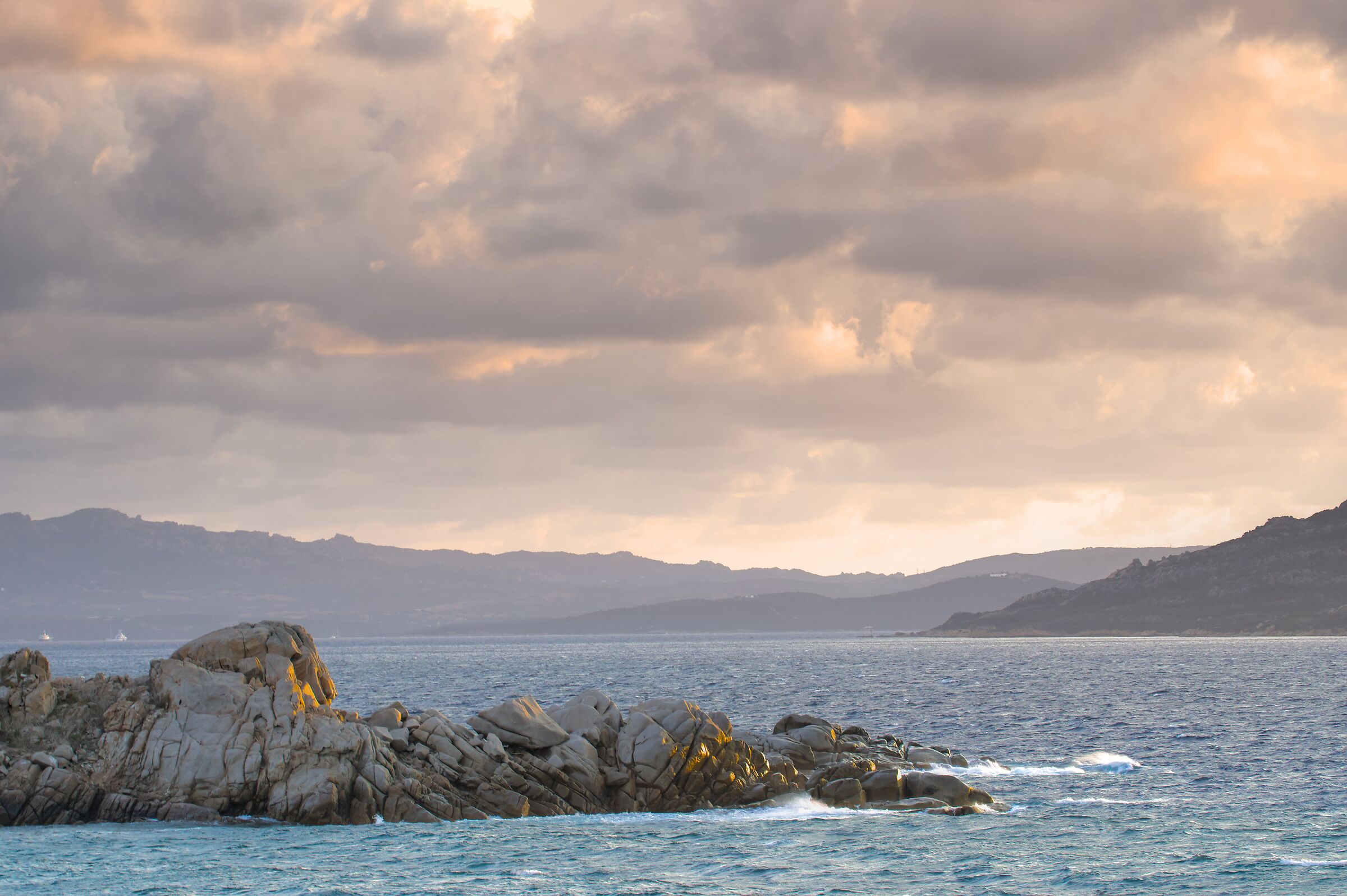 La Maddalena, sea, clouds and horizons