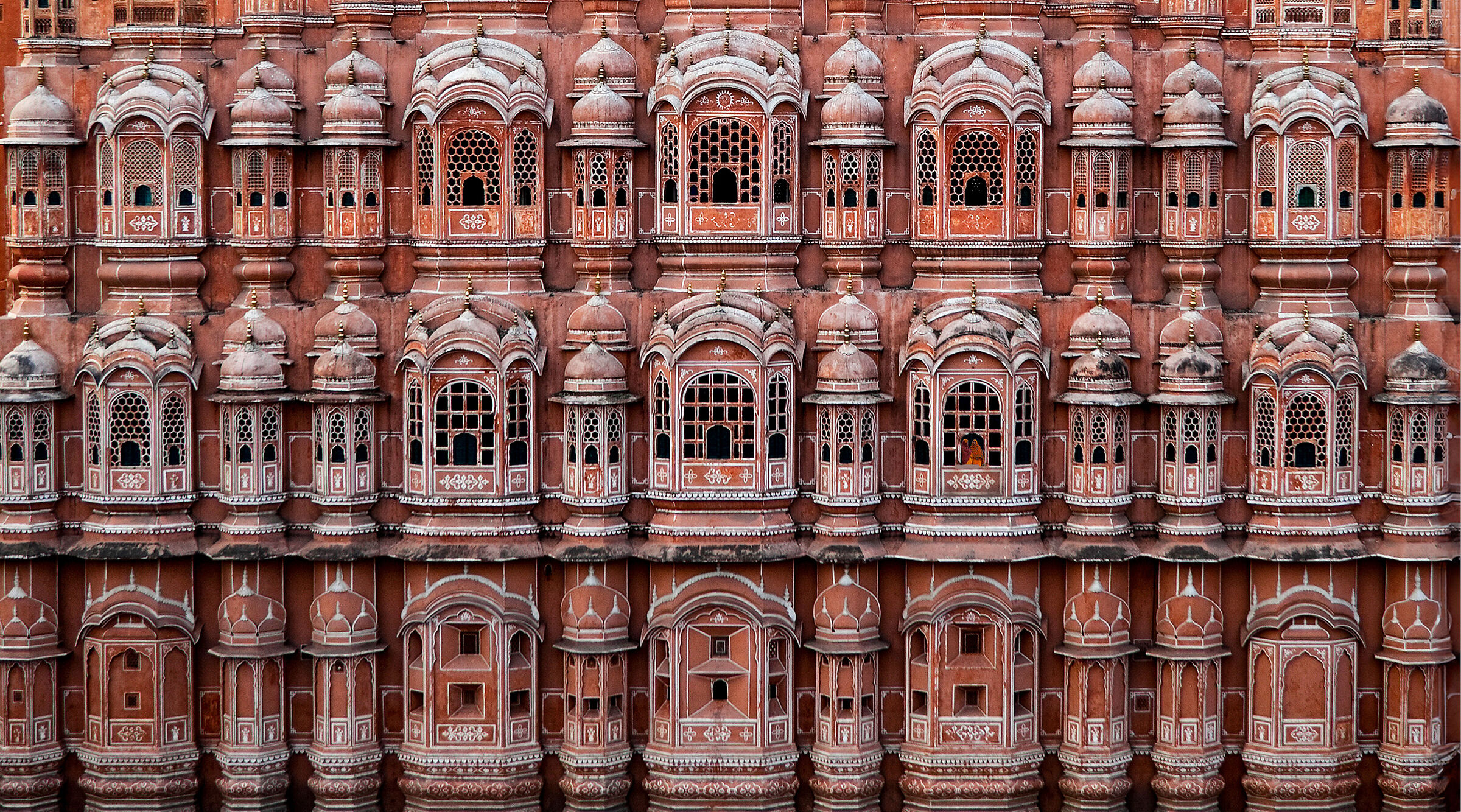 Graphic rhythm in the palace of the winds, Jaipur, India