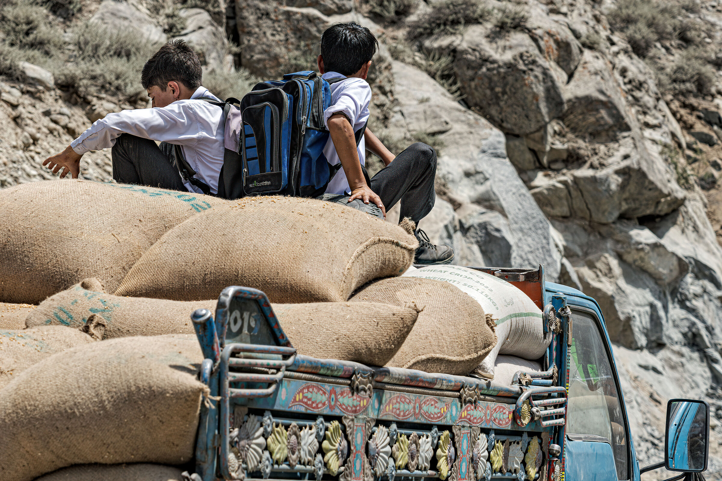 Astore, passaggio all'uscita da scuola