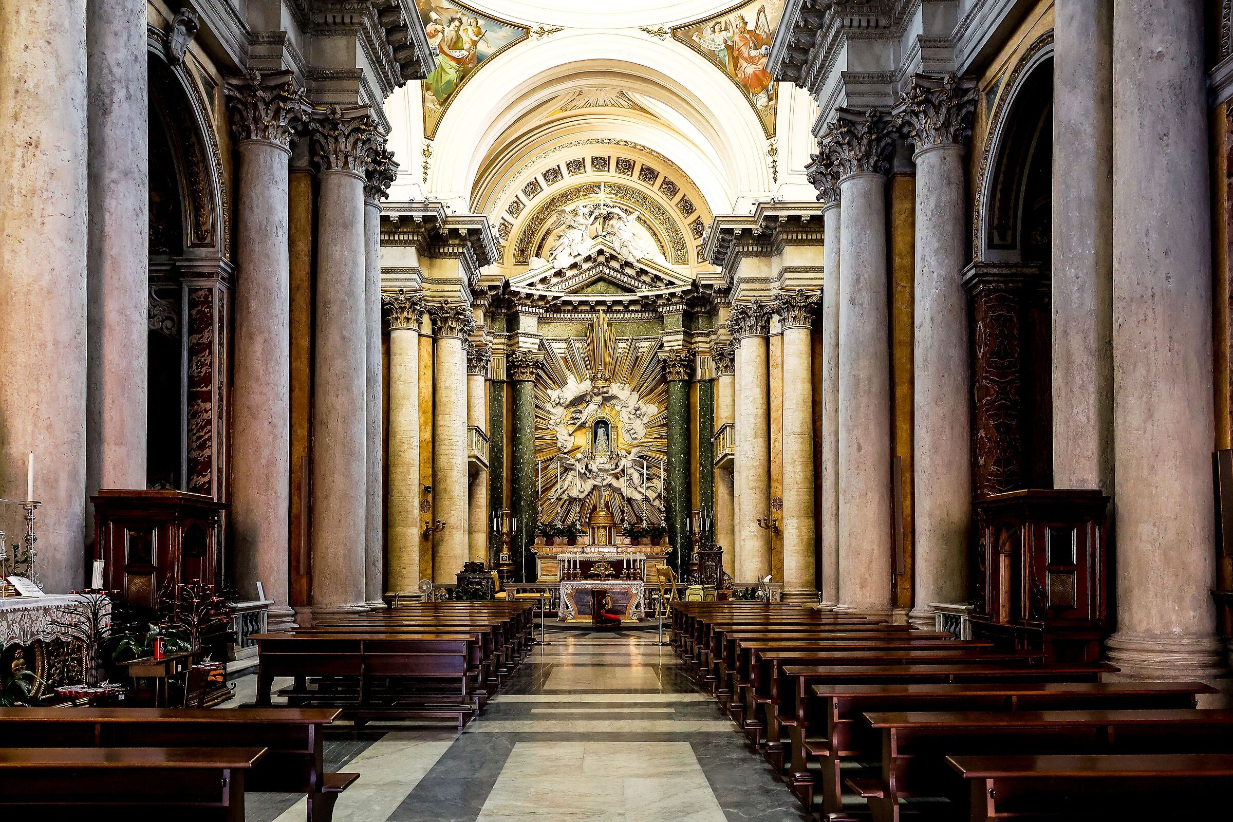 San Salvatore in Lauro