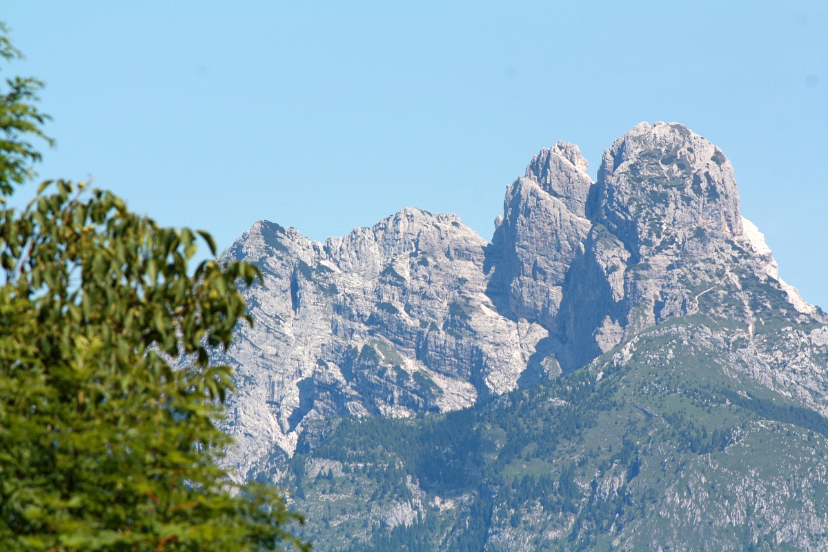 monte pizzocco veduta dal castello di zumelle