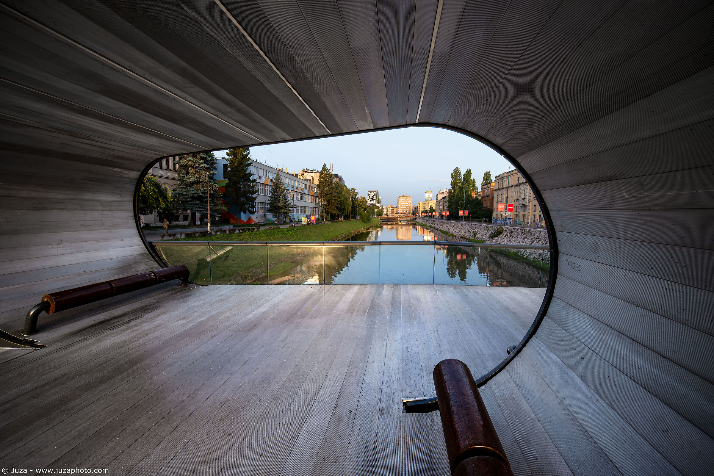 Festina Lente, Sarajevo