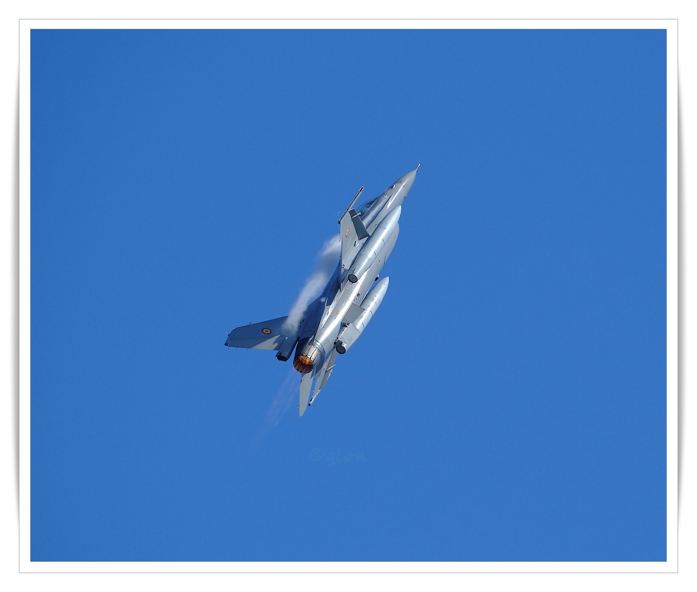 F16 Falcon in ascesa