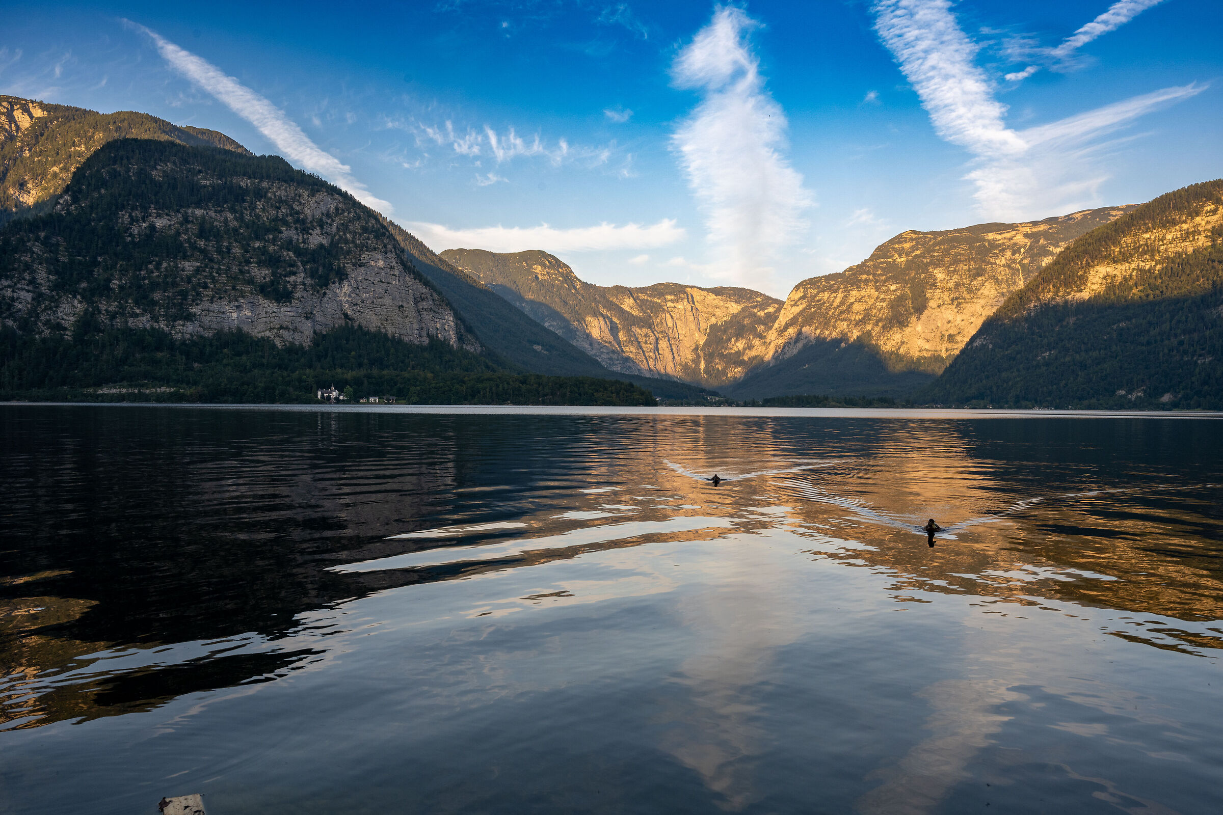 Riflessi dorati sul lago