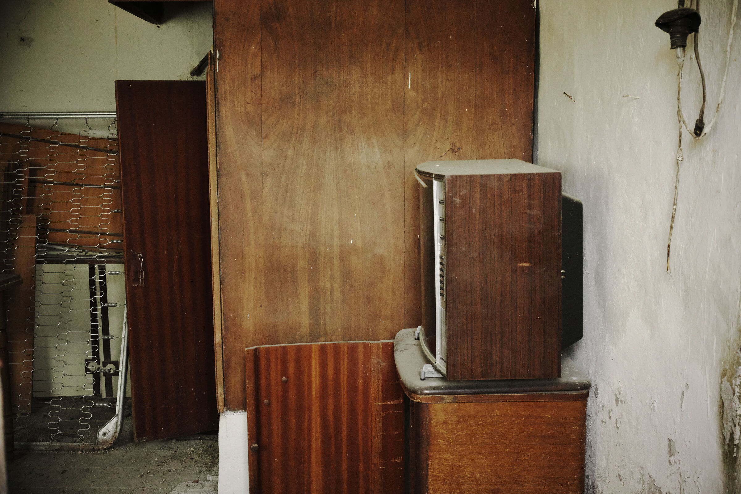 Old TV and knick-knacks