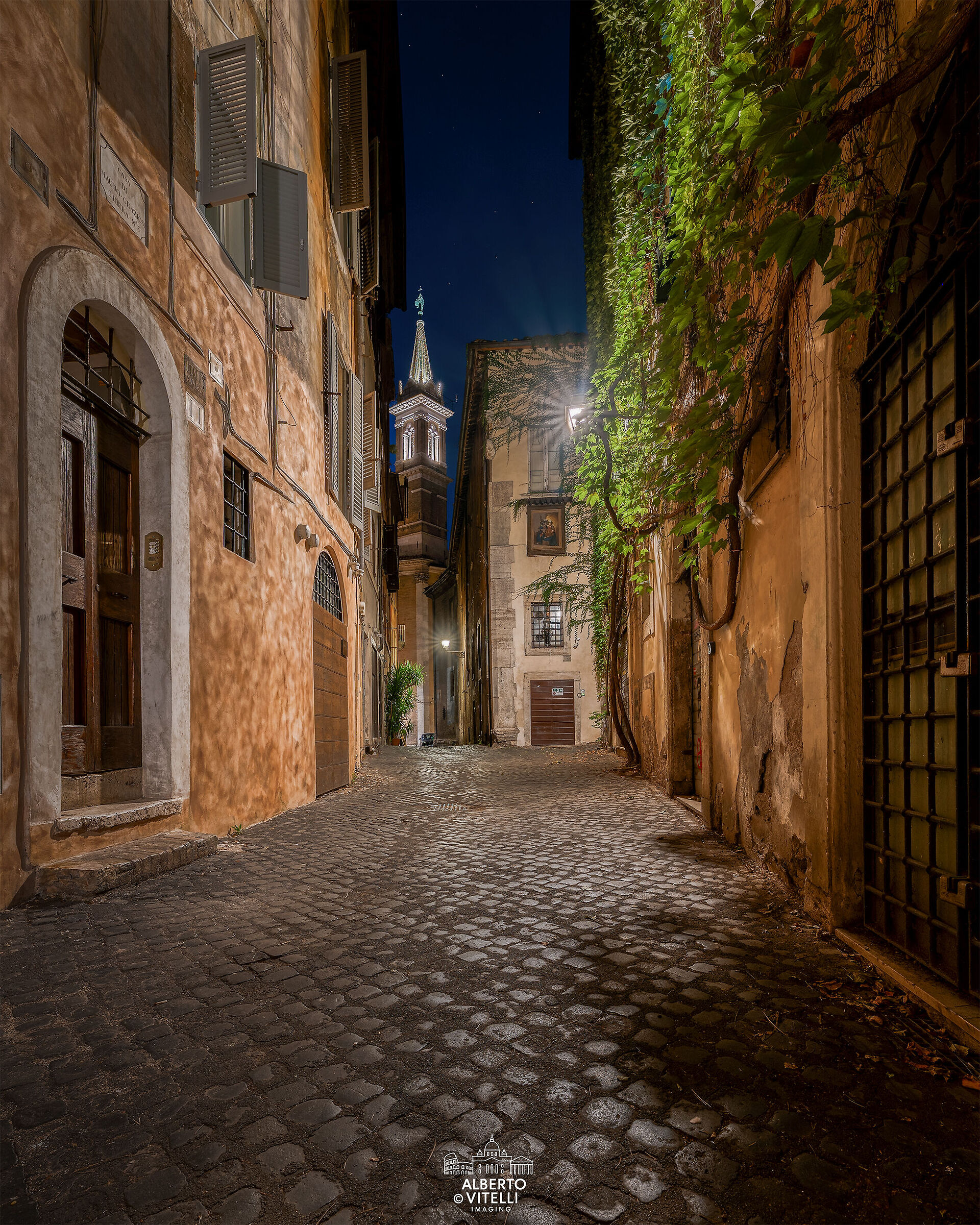 Among the alleys of Trastevere... Vicolo della Volpe