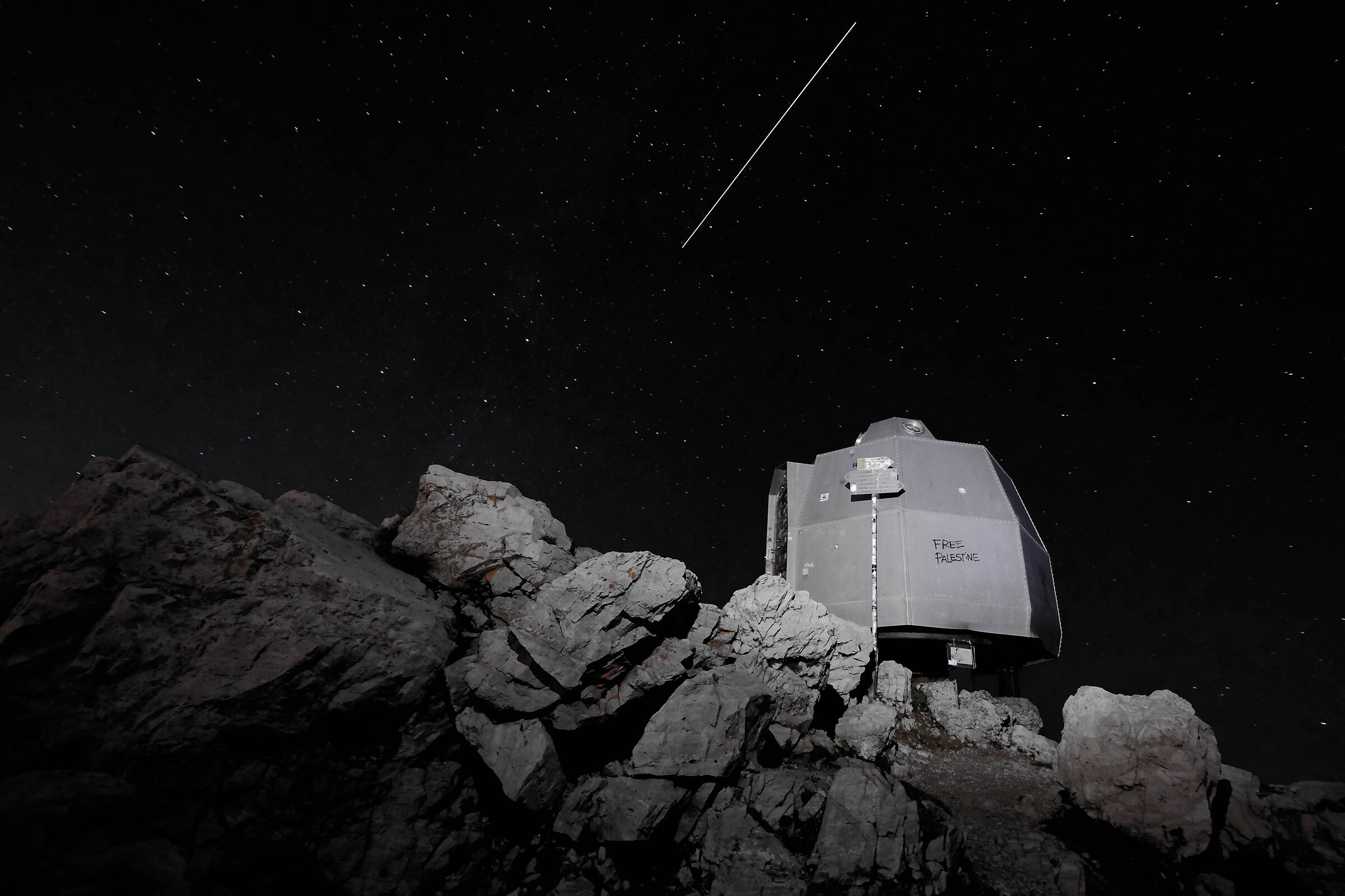 Bivacco ferrario prima dell'alba