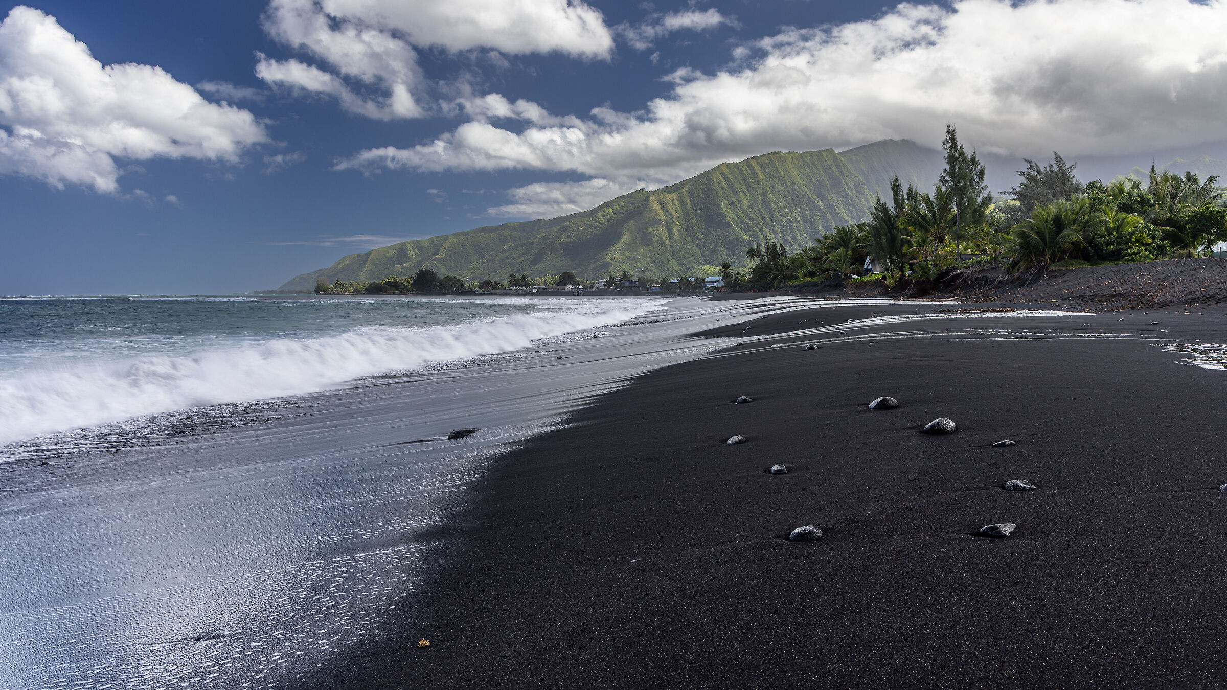 Tahiti - Spiaggia Nera dei Surfisti