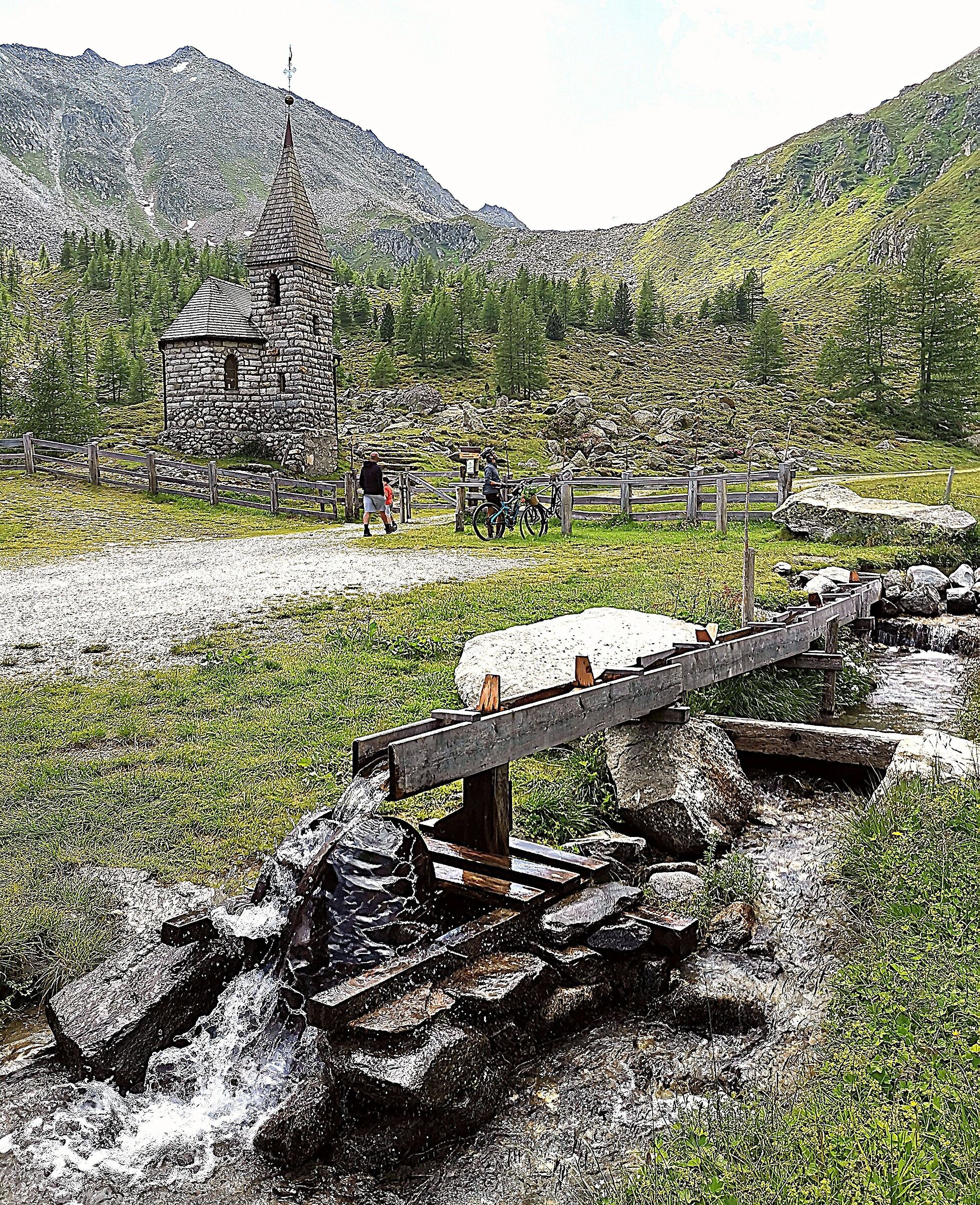 Water and its variants in the high mountains.