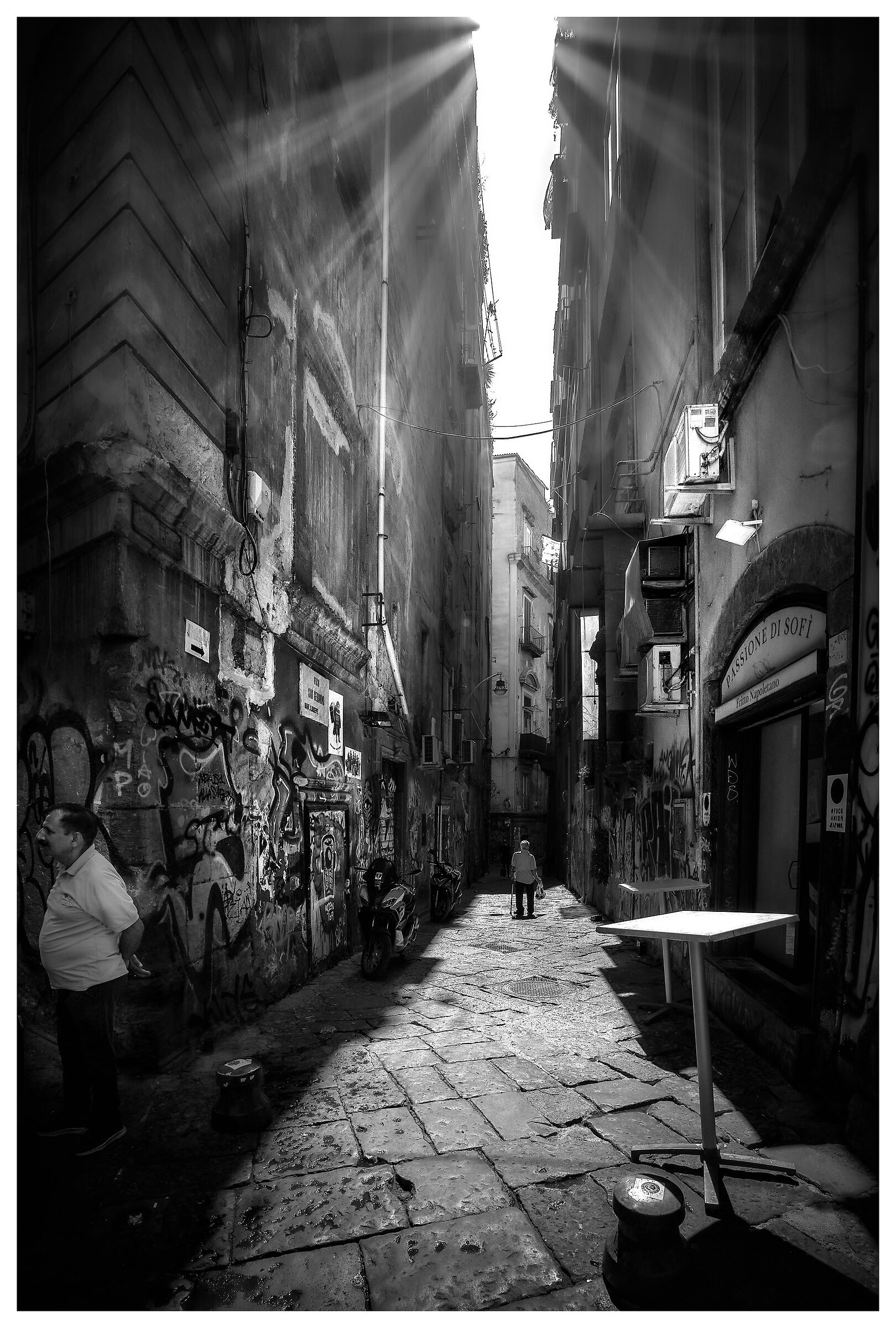 Napoli: via San Geronimo