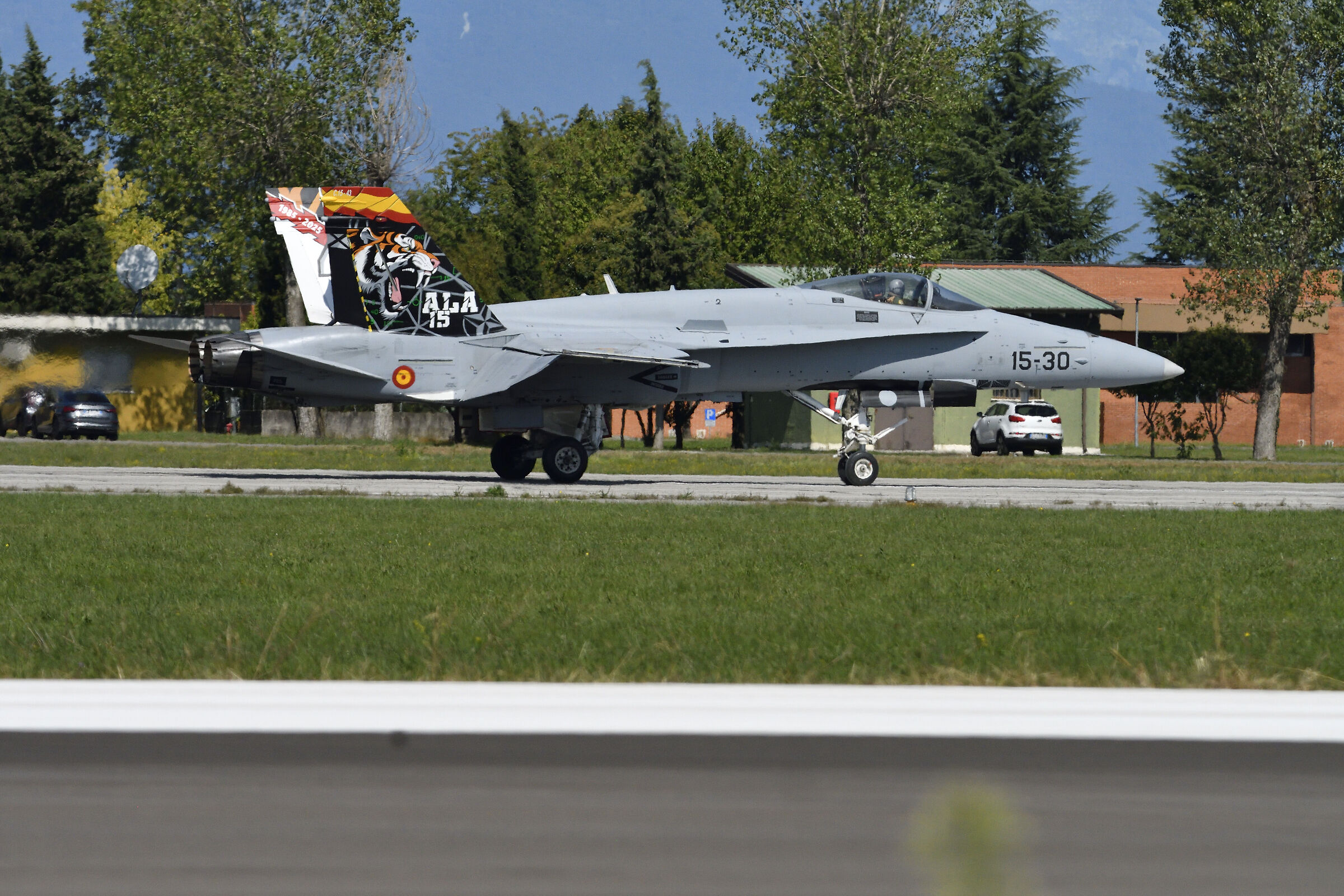 f18 this makes a noise