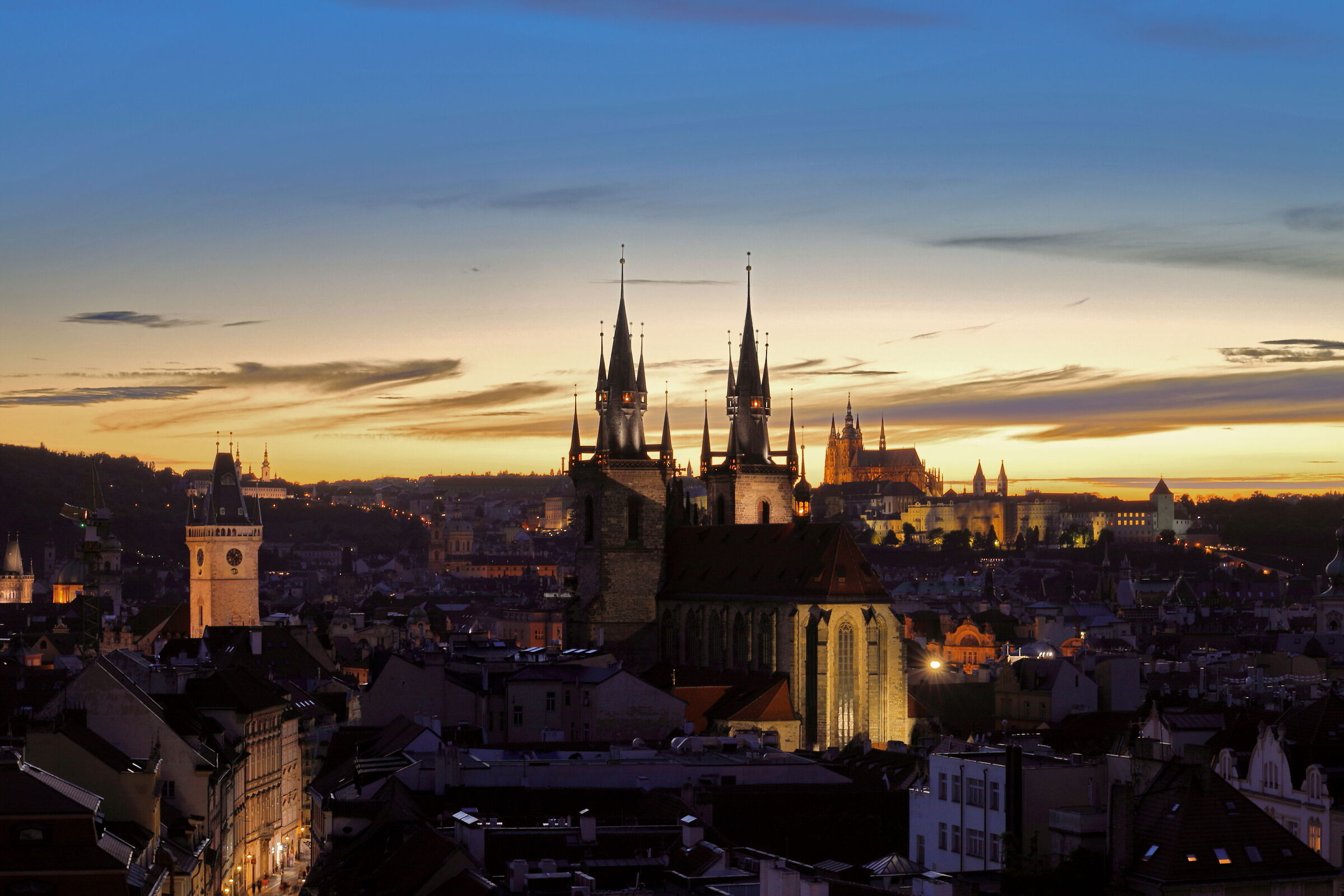 Praga al tramonto