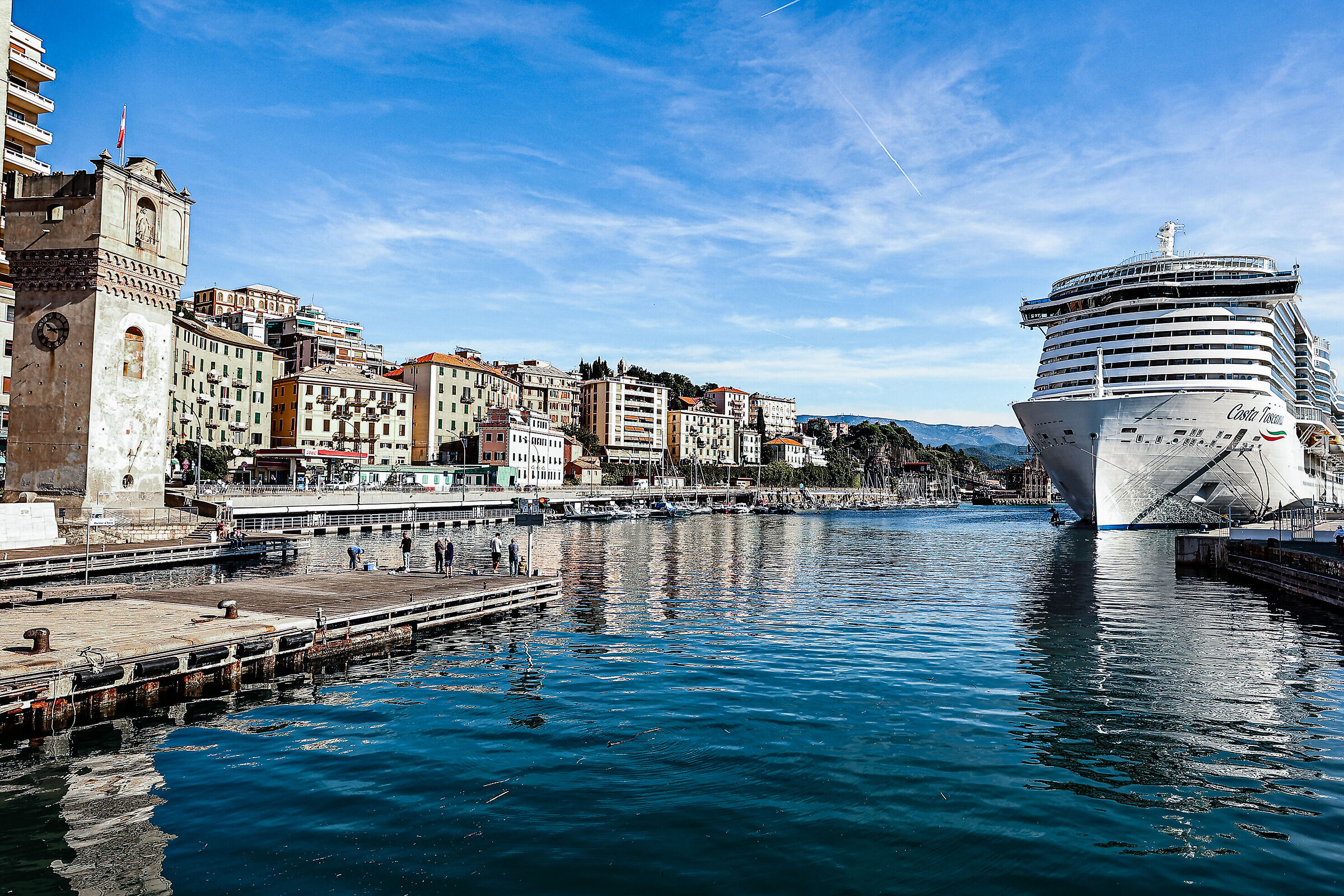 Seaside cities and floating cities