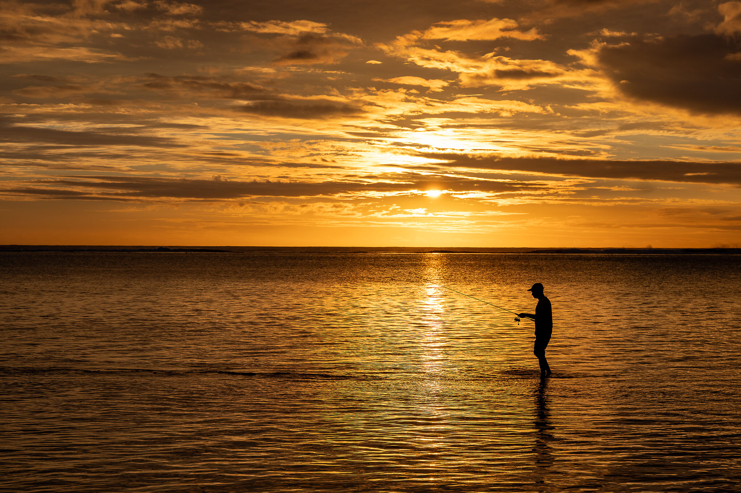 Mauritius tramonto con pescatore