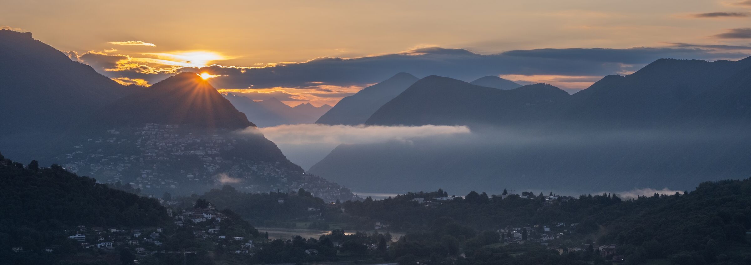 Brume d'alba sul lago ci Lugano, Agosto 2025