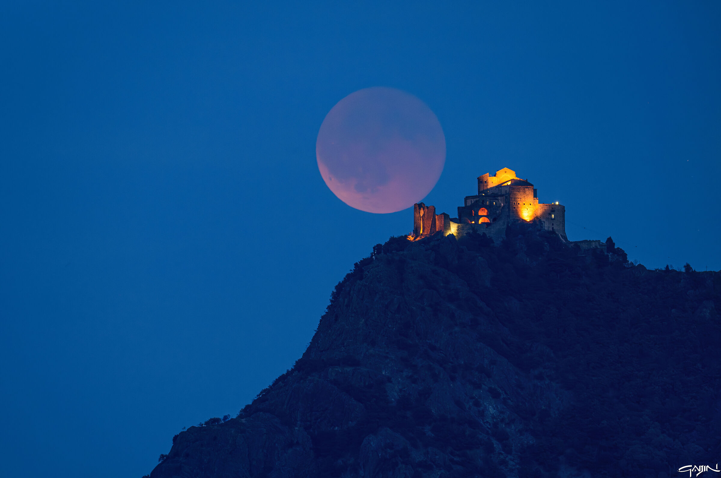 The Sacra and the eclipse