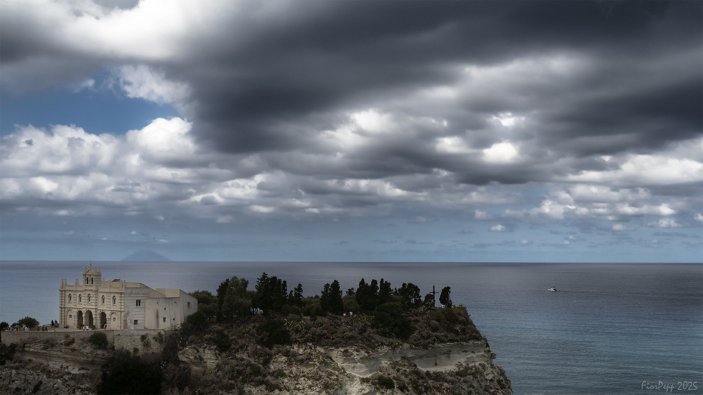 Santuario di Santa Maria dell'Isola, a Tropea (vv).