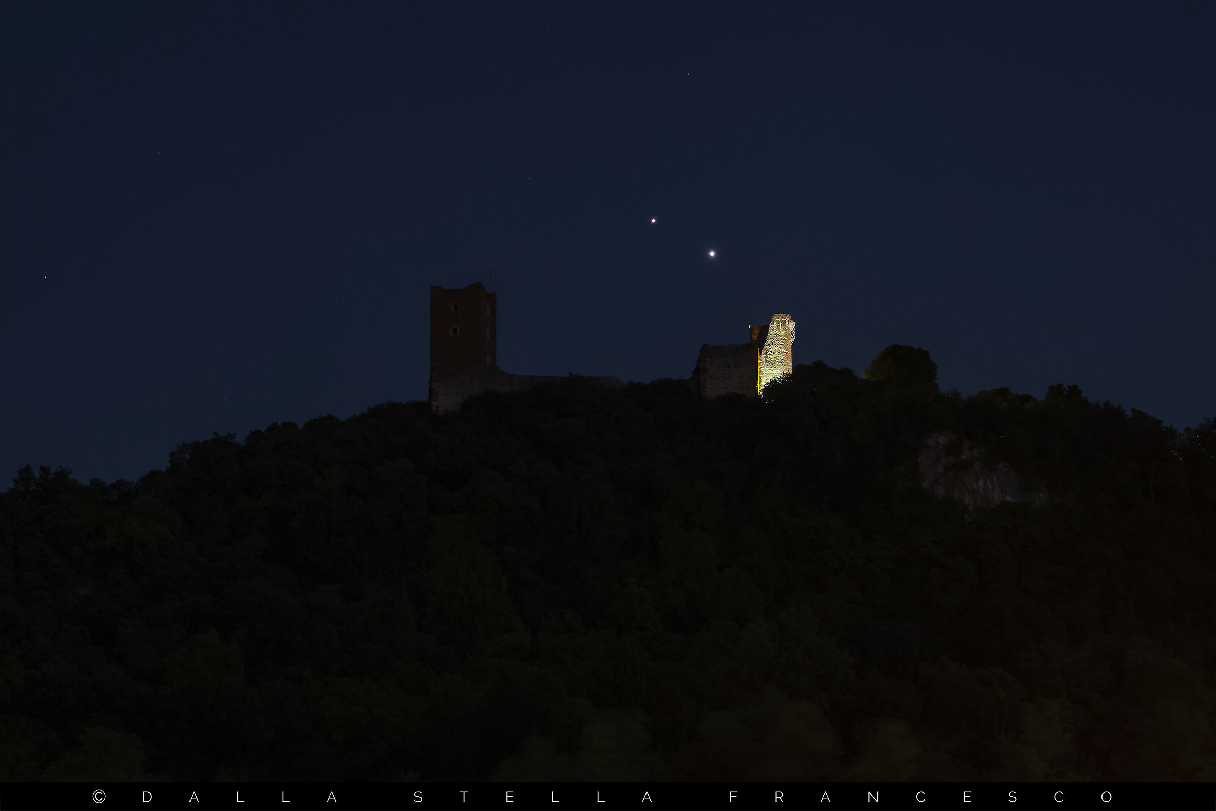 Congiunzione Giove Venere sul castello di Romeo