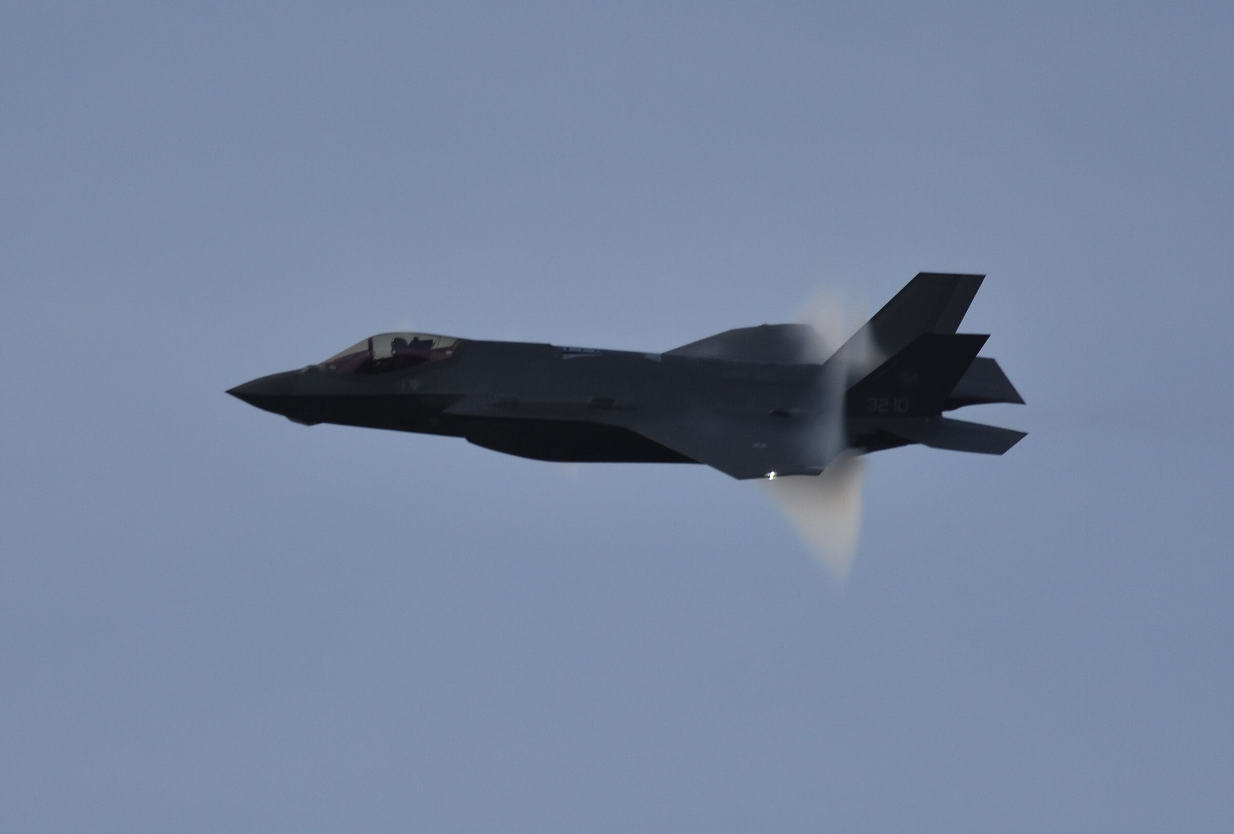 F35 in accelerazione