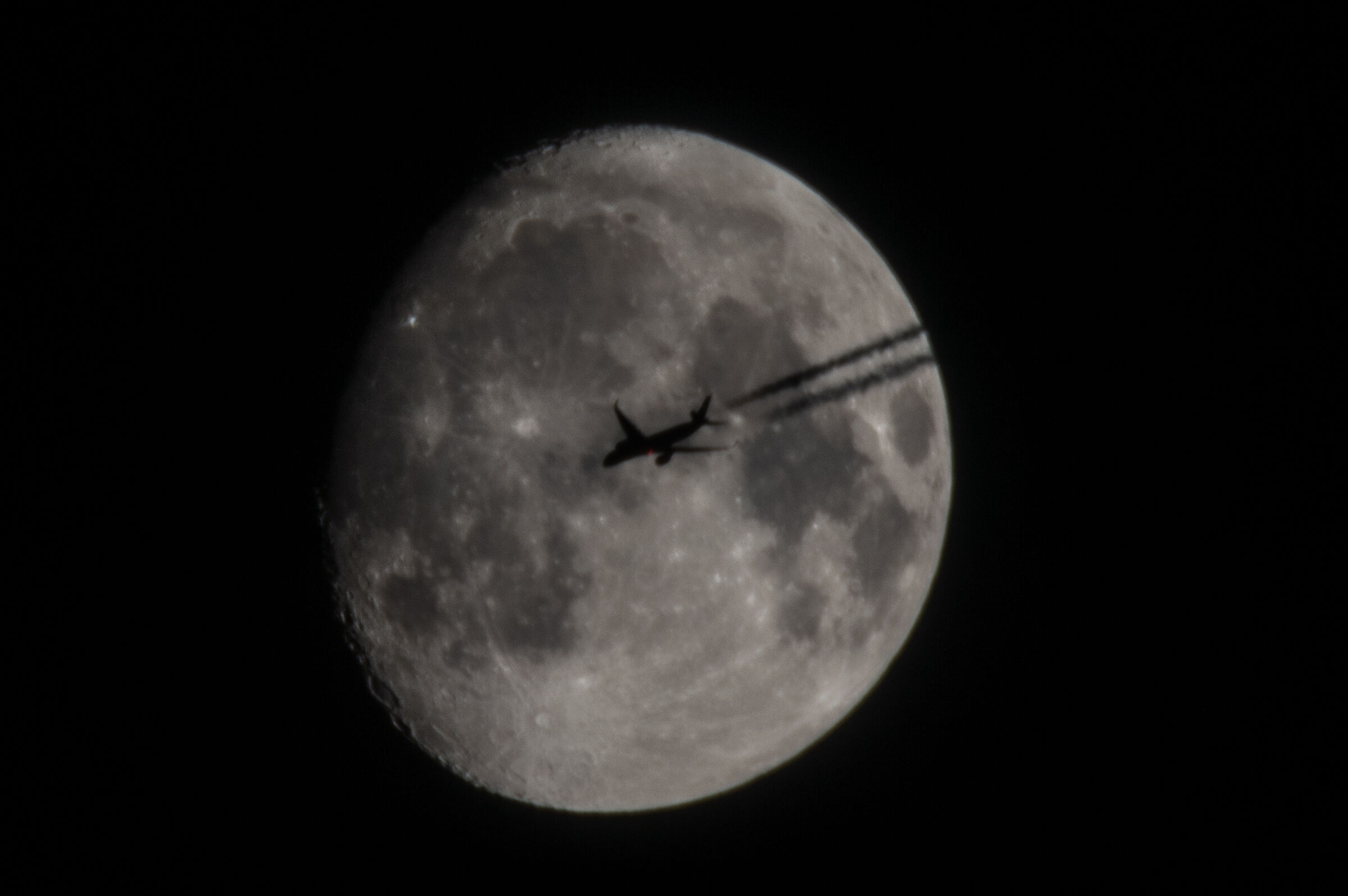 Luna con sorpresa 04-09-2025