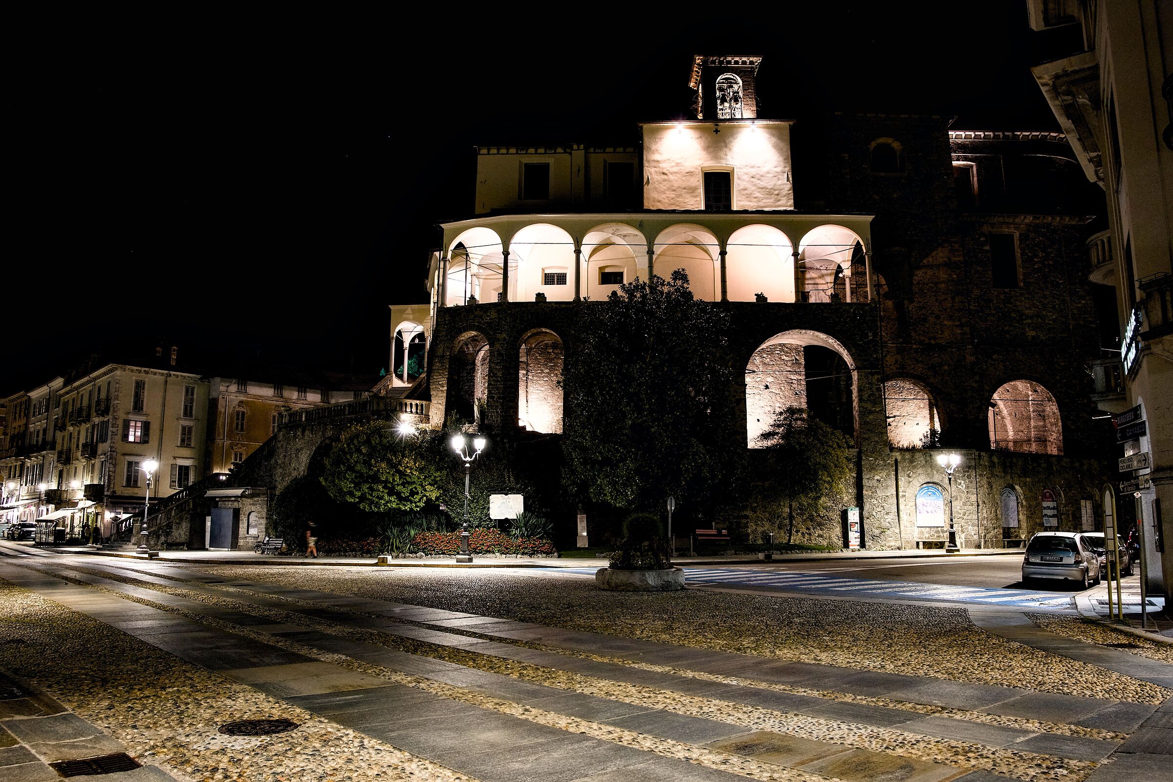 Collegiate Church Varallo Sesia, nocturnal