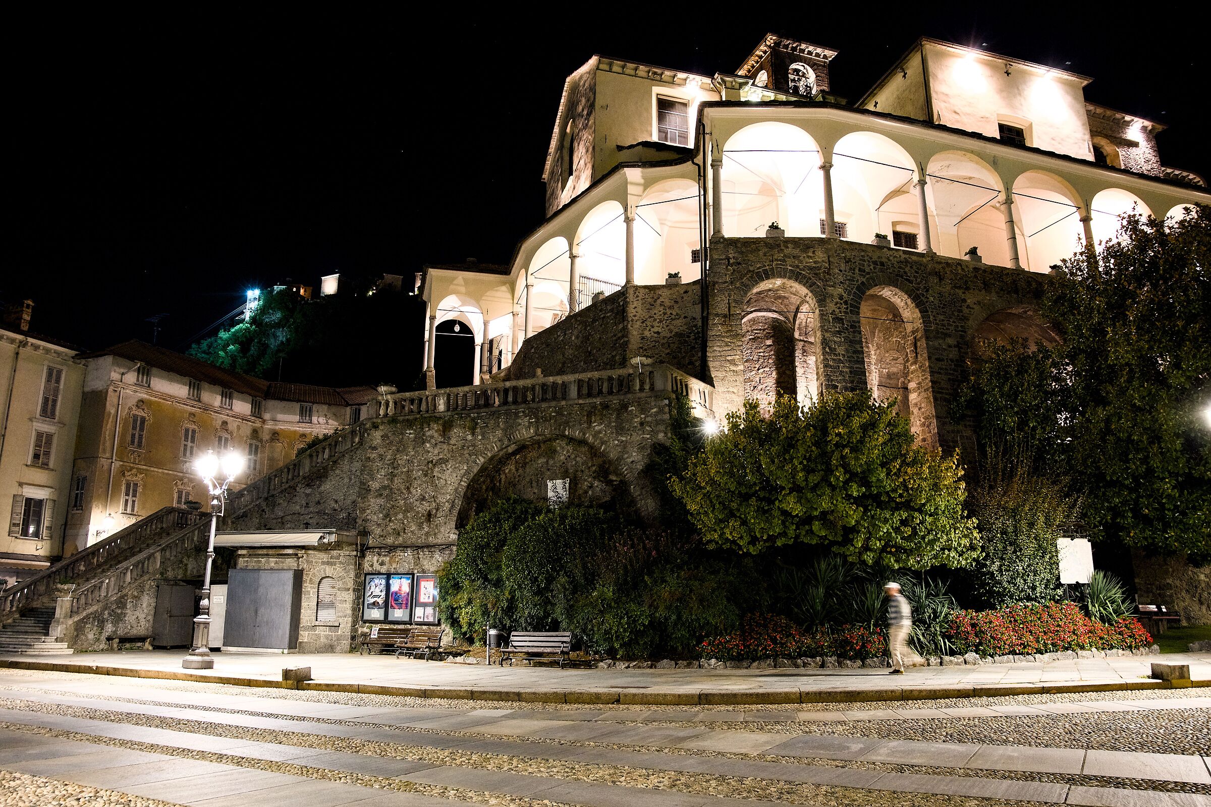 Collegiate Church Varallo Sesia, nocturnal