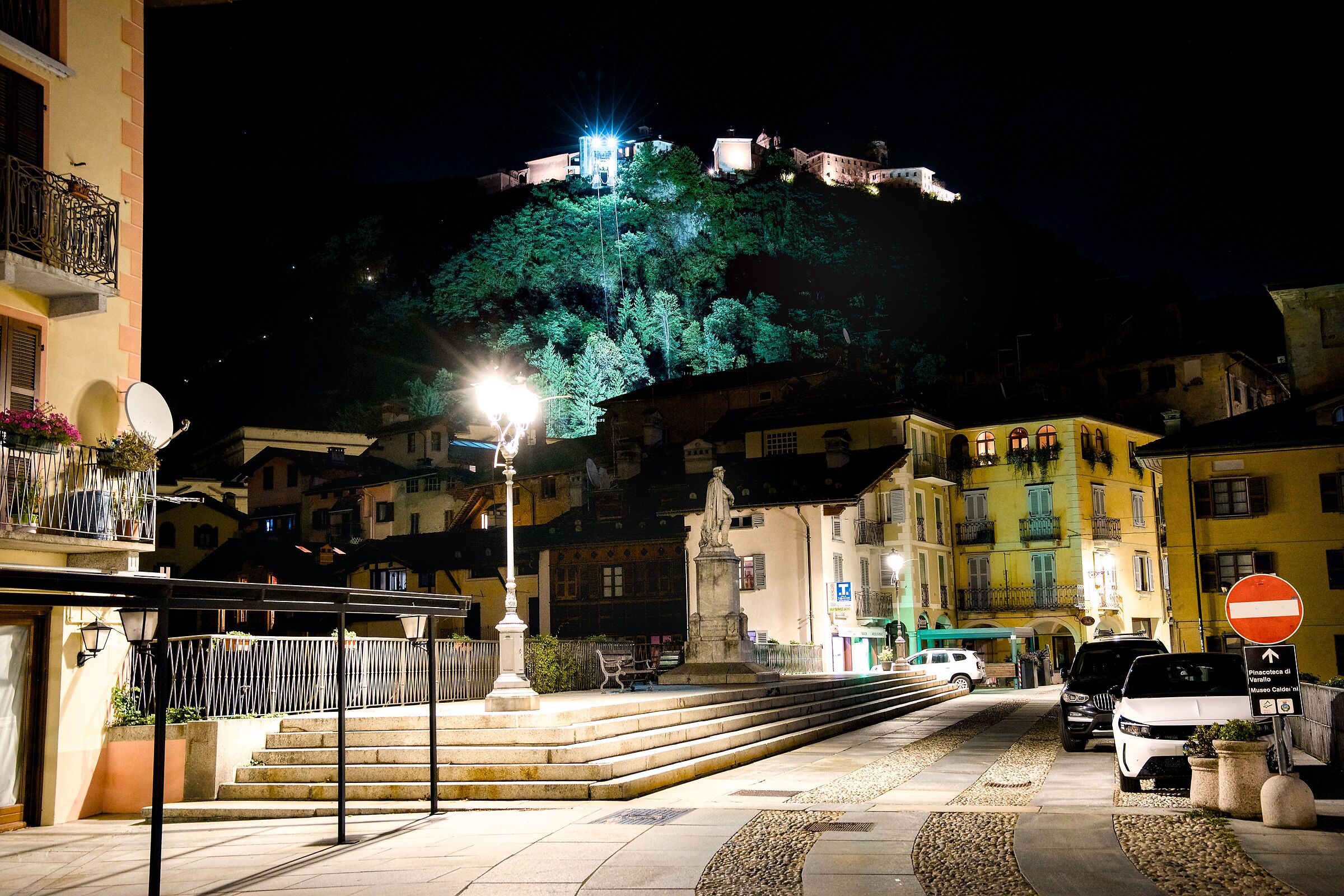 Varallo Sesia, Antonini bridge, with a view of the Sacromont...