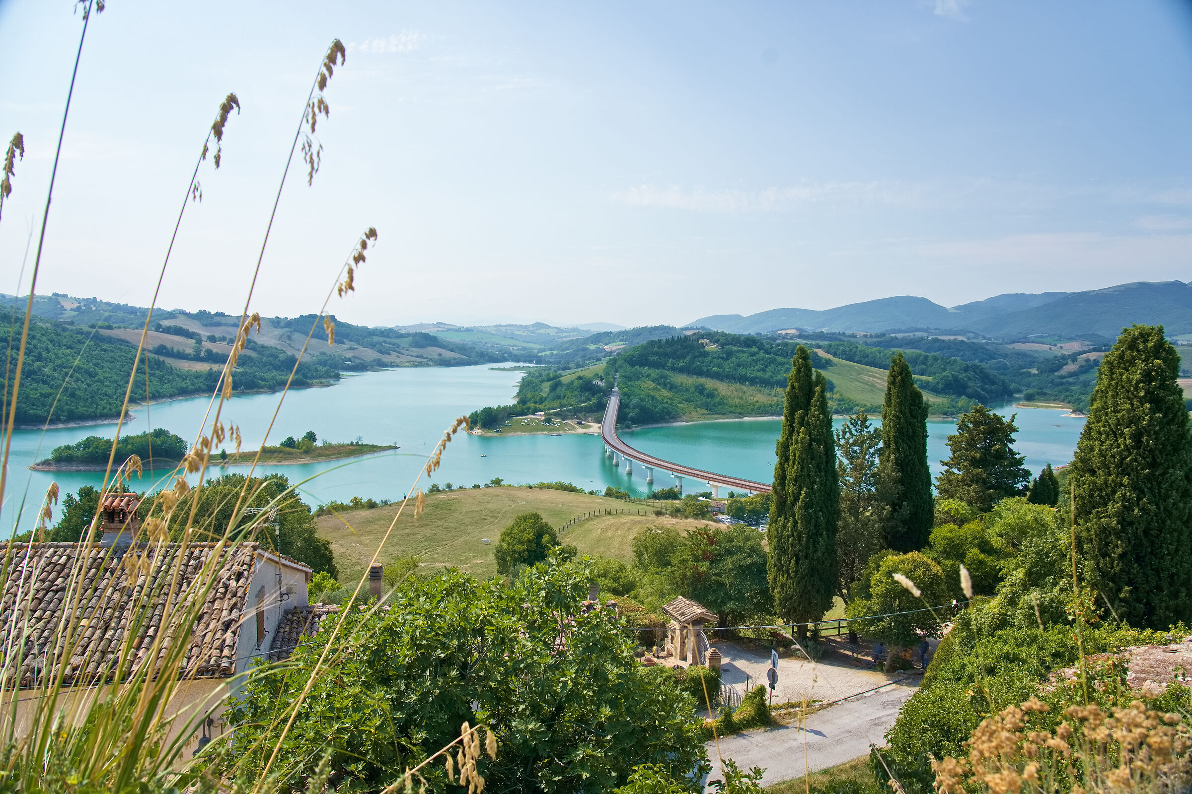 Veduta sul lago di Cingoli (An)