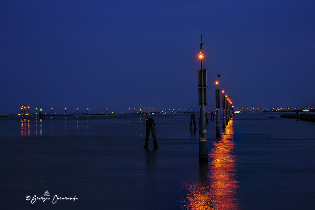 The thousand lights of the night in the lagoon