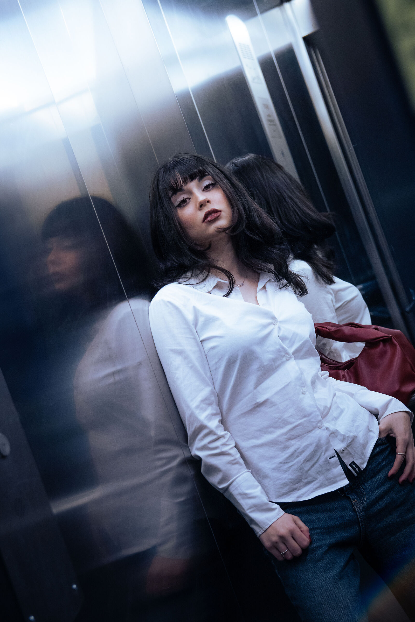 Sabrina: Shooting in ascensore