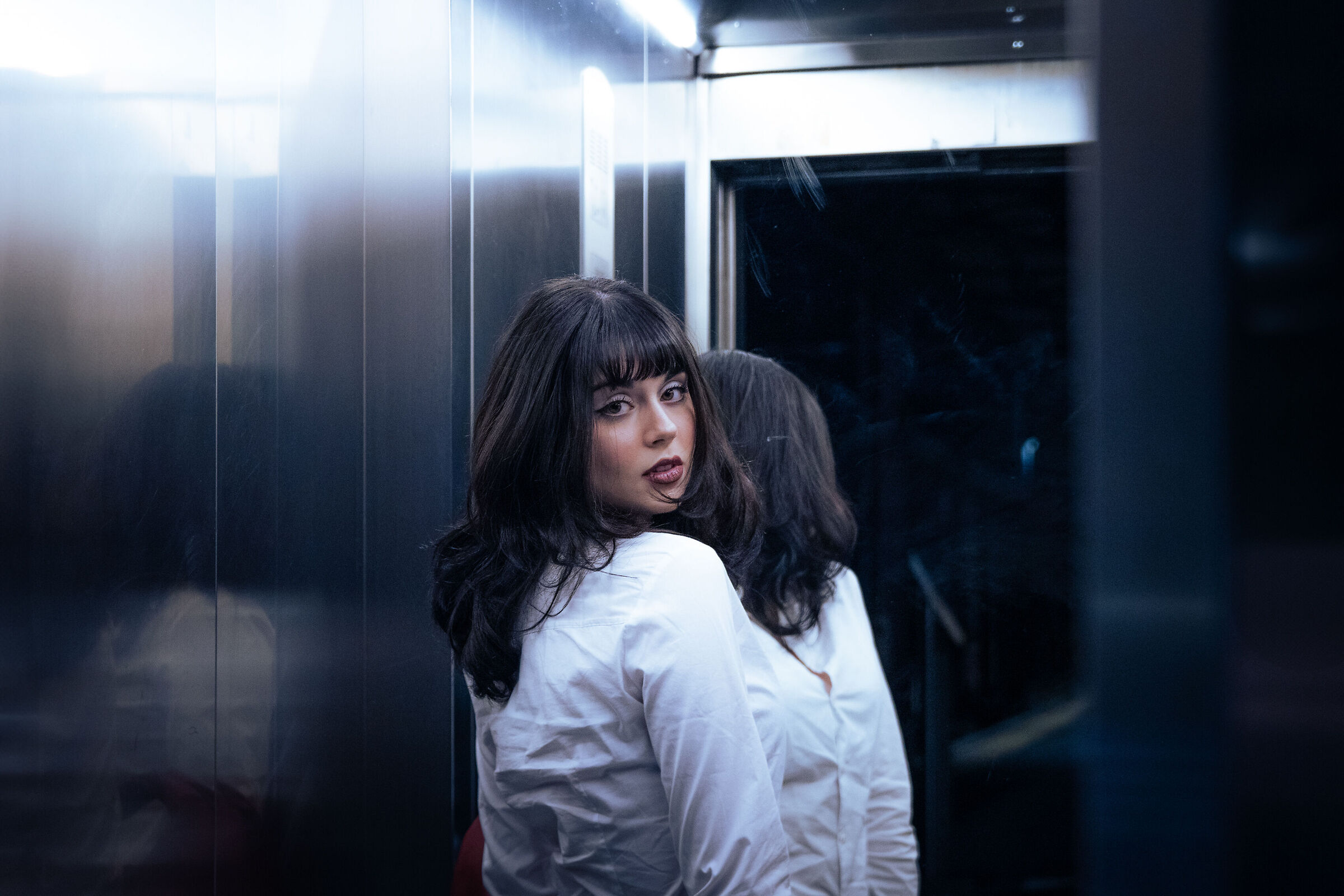 Sabrina: Shooting in ascensore