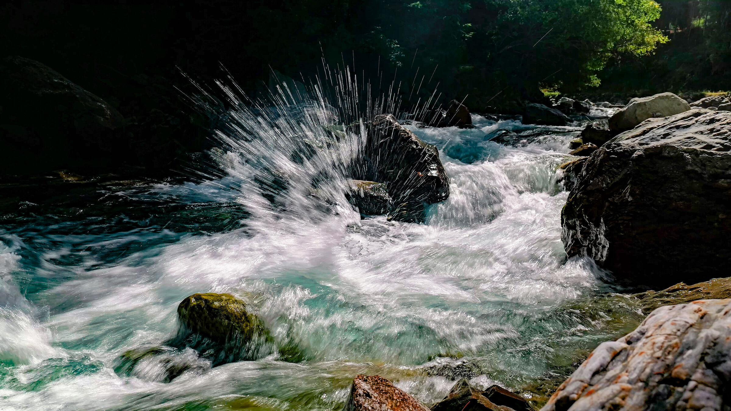 Lungo le vie del fiume