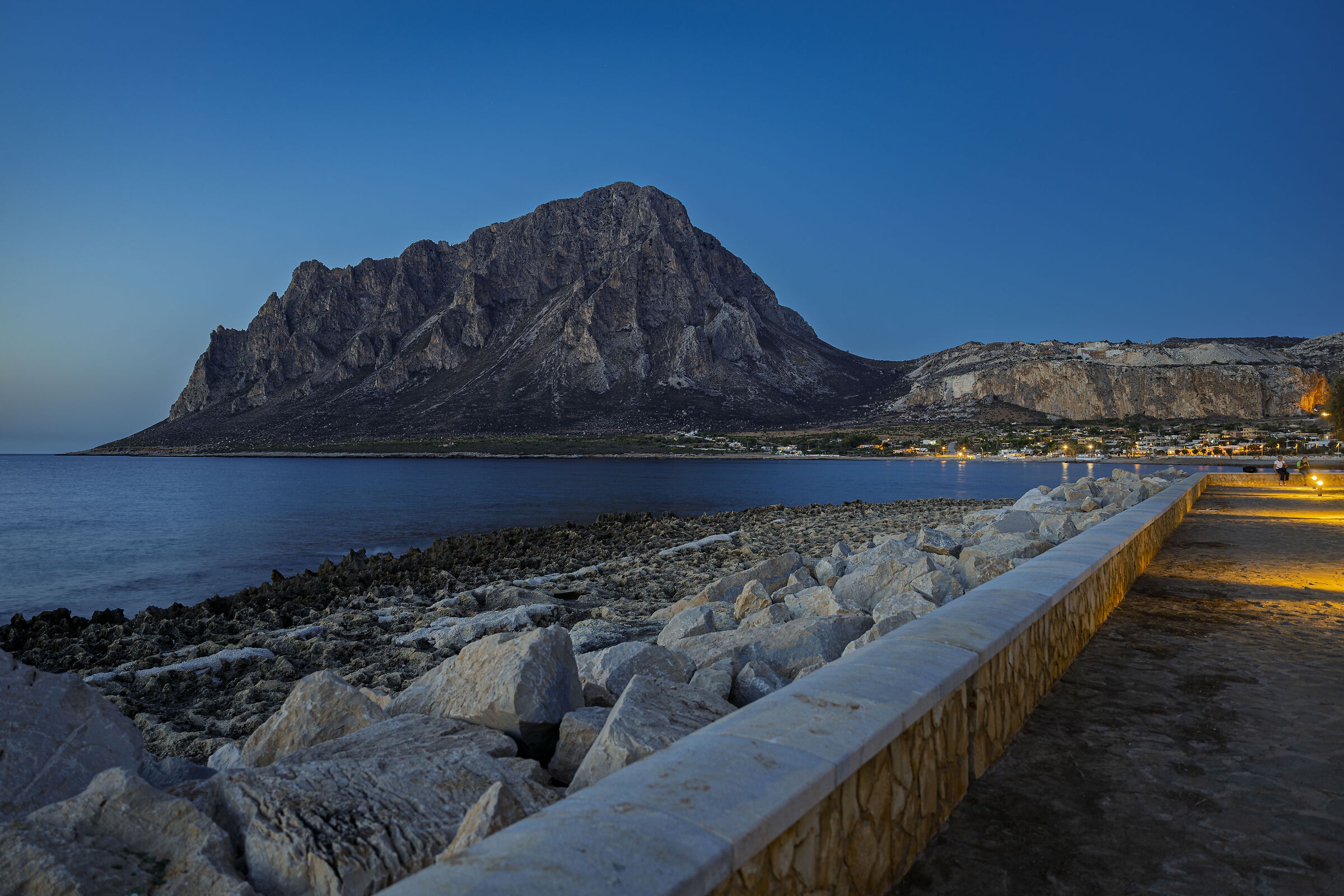 Baia di Cornino (tp) e il monte Cofano bruciato