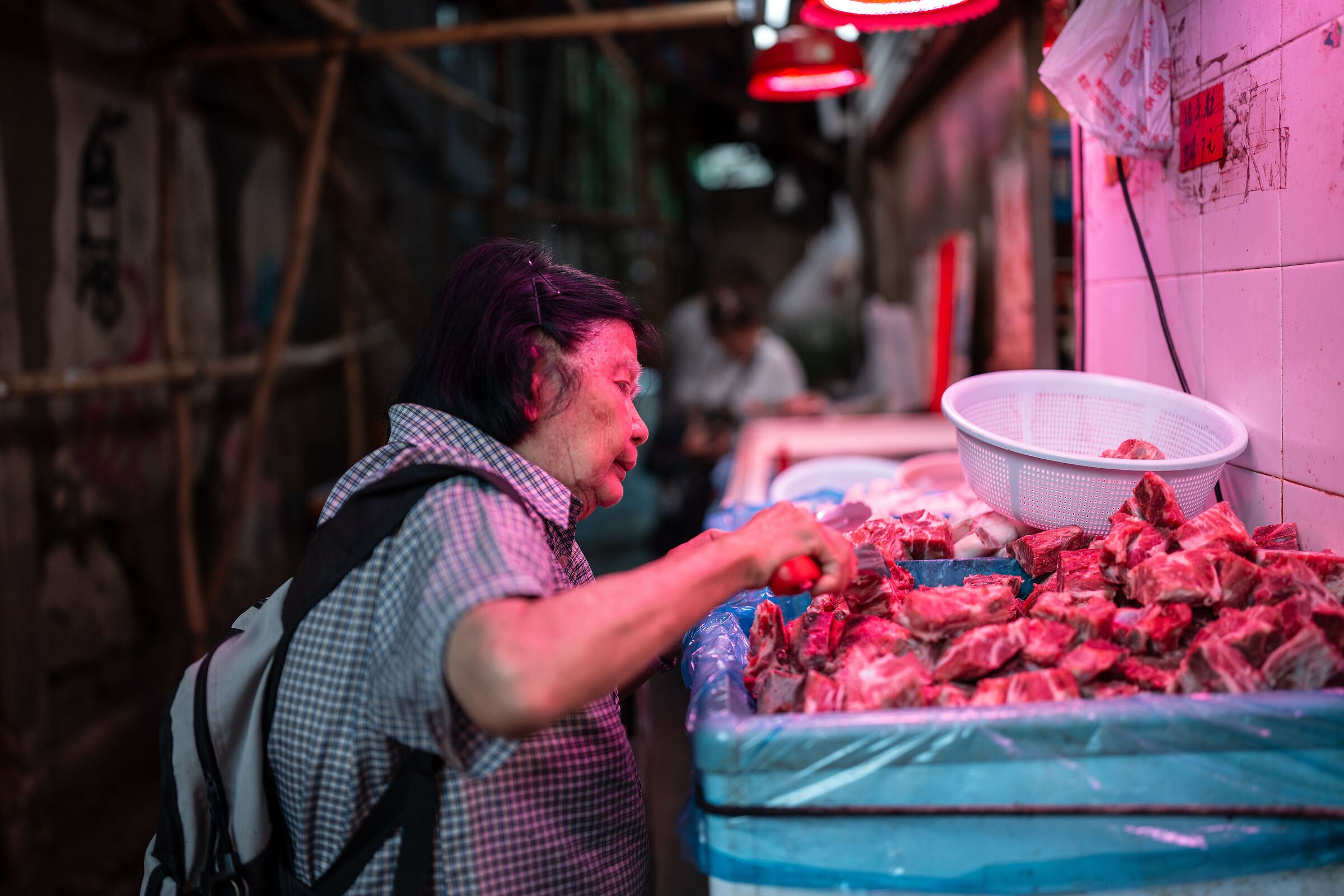 The old woman who chooses the stew - 2 close up