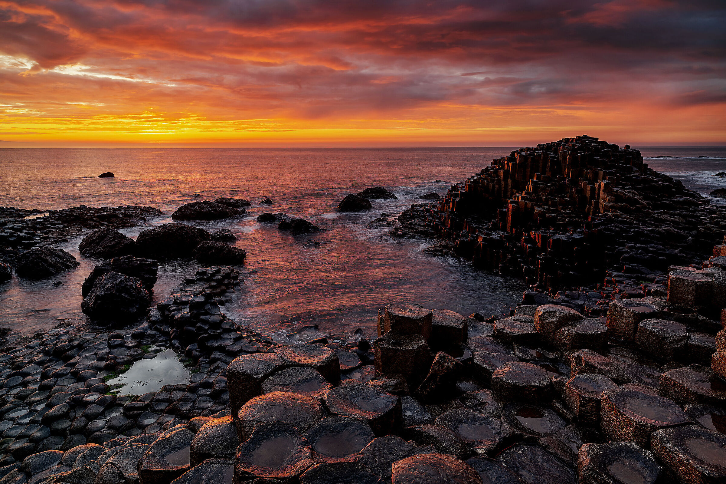 The dawn on the Giants' Causeway .....
