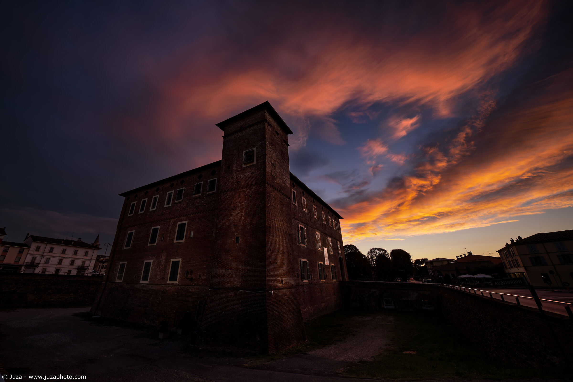 Uno spettacolare tramonto a Borgonovo