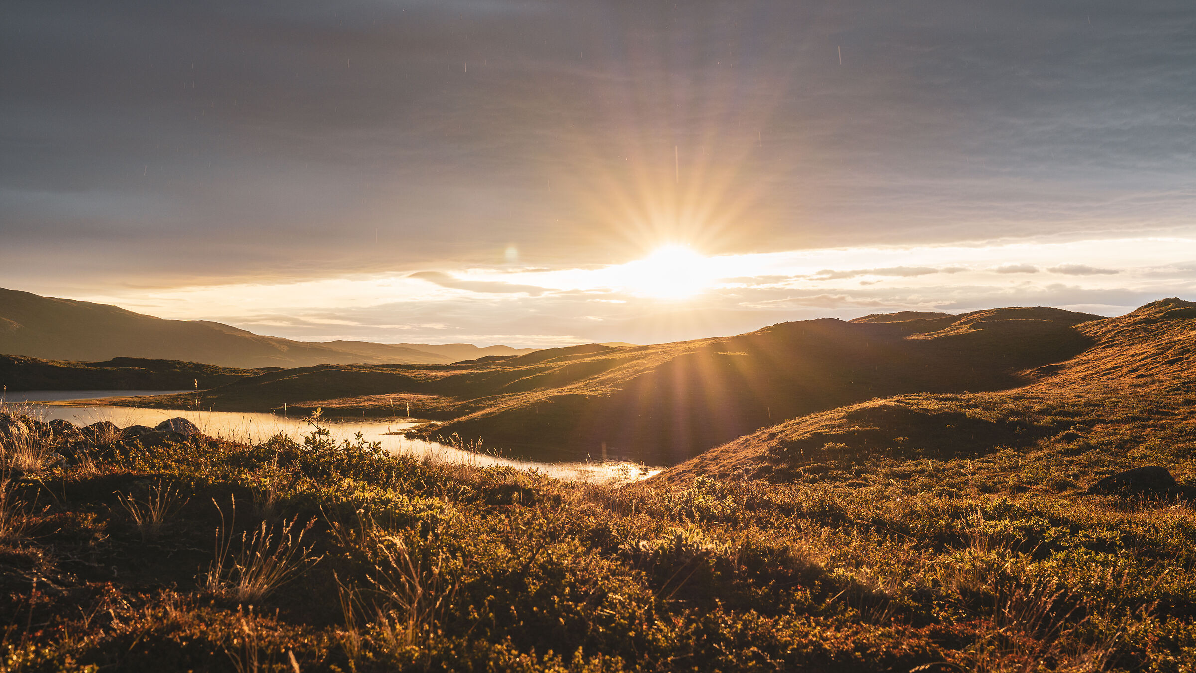 Alba nella tundra groenlandese