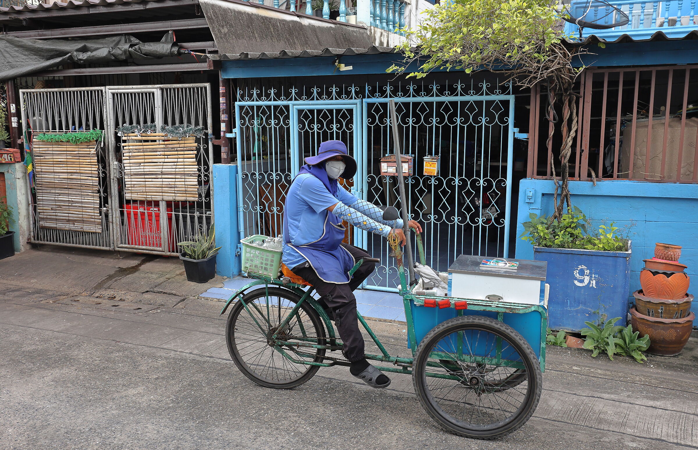 The itinerant ice cream maker