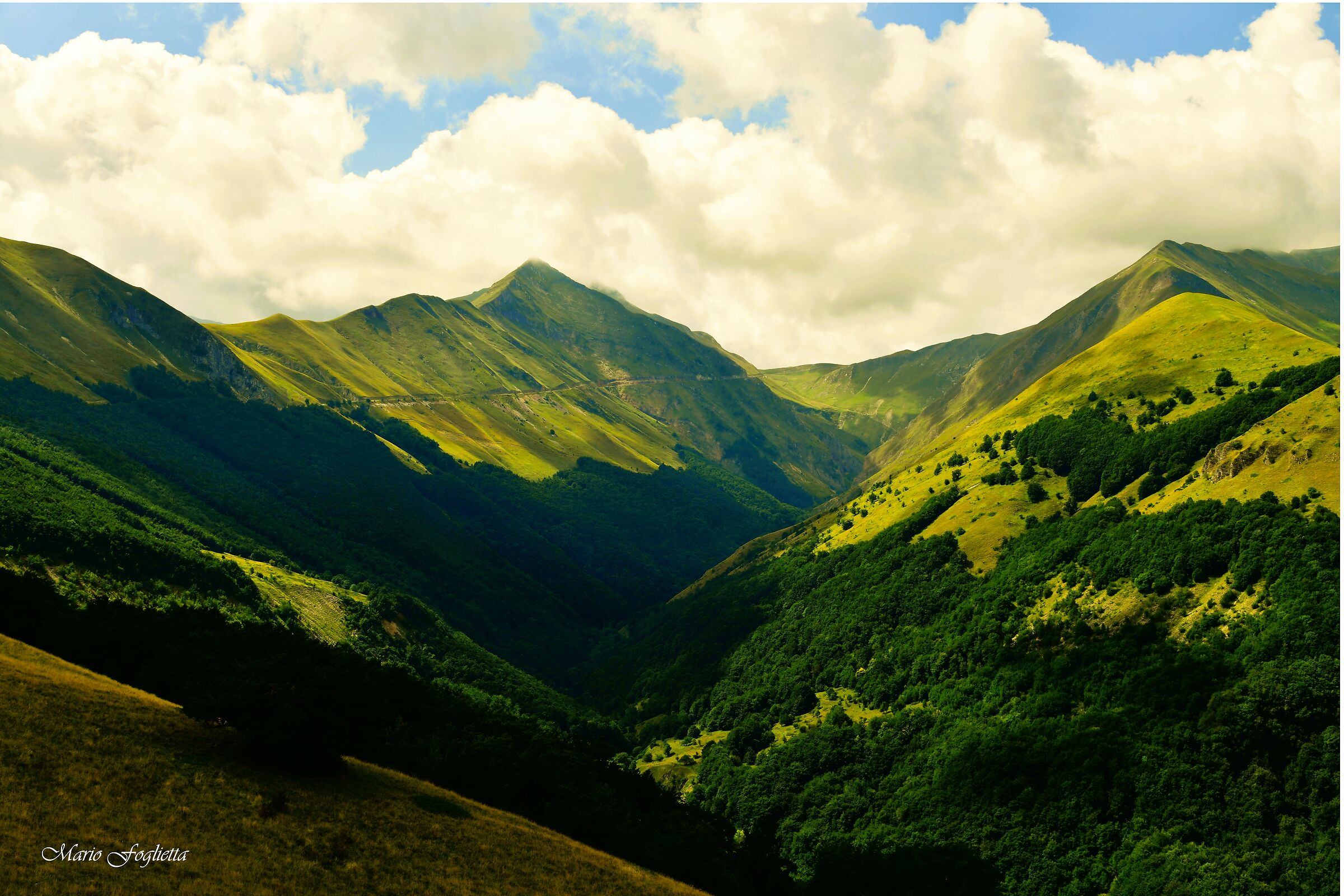 A glimpse of the Sibillini mountains