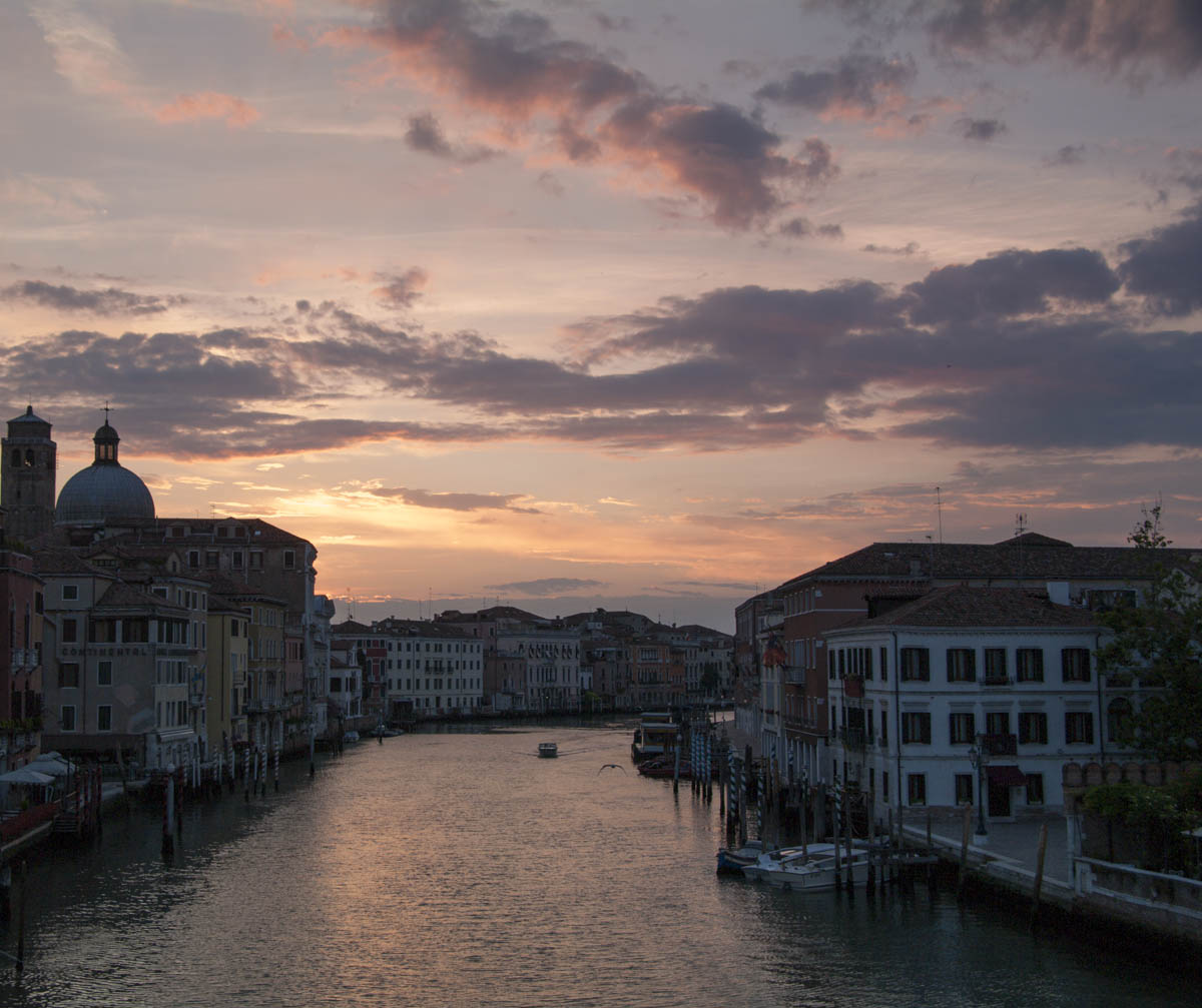 Dal ponte della stazione di Venezia Ponte degli scalzi